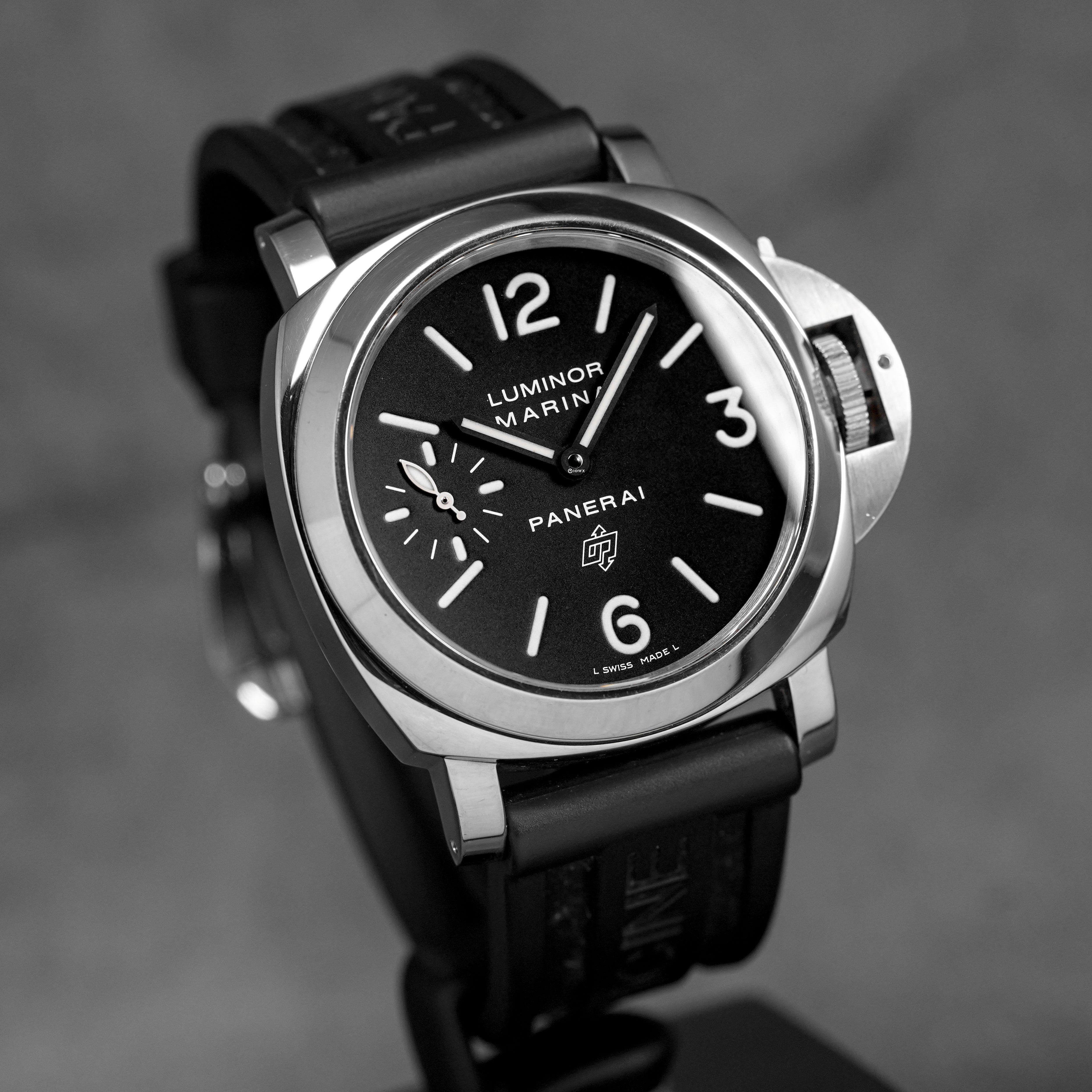 LUMINOR MARINA LOGO 44MM BLACK DIAL PAM 005 (2011)