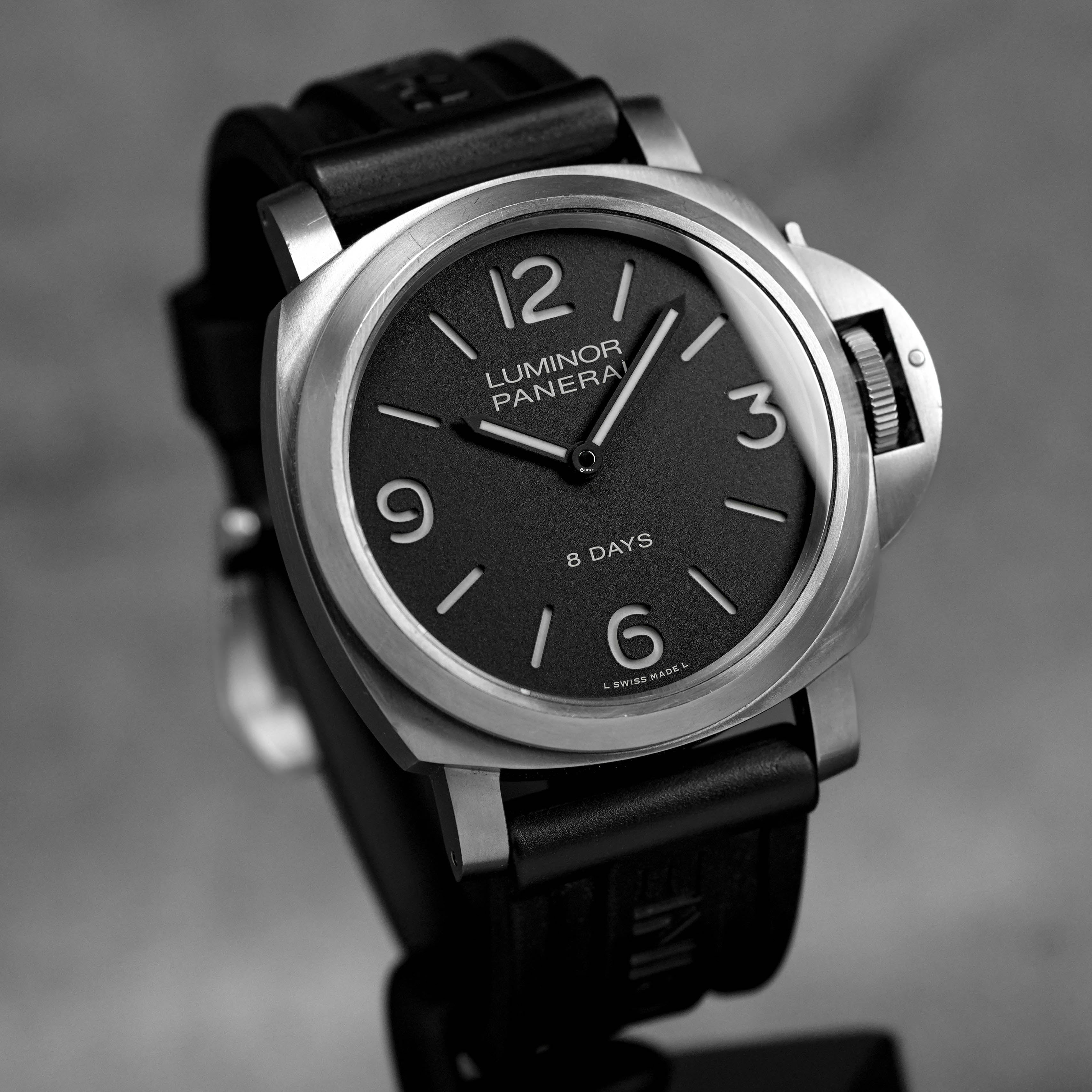 LUMINOR BASE 8 DAYS TITANIUM BLACK DIAL PAM 562 (2015)