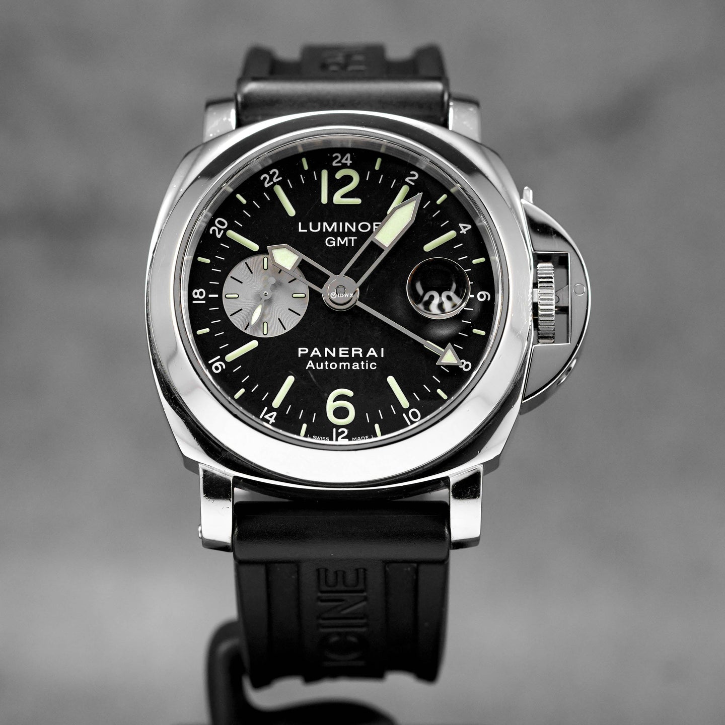 LUMINOR GMT 44MM STEEL BLACK DIAL PAM 88 (2015)