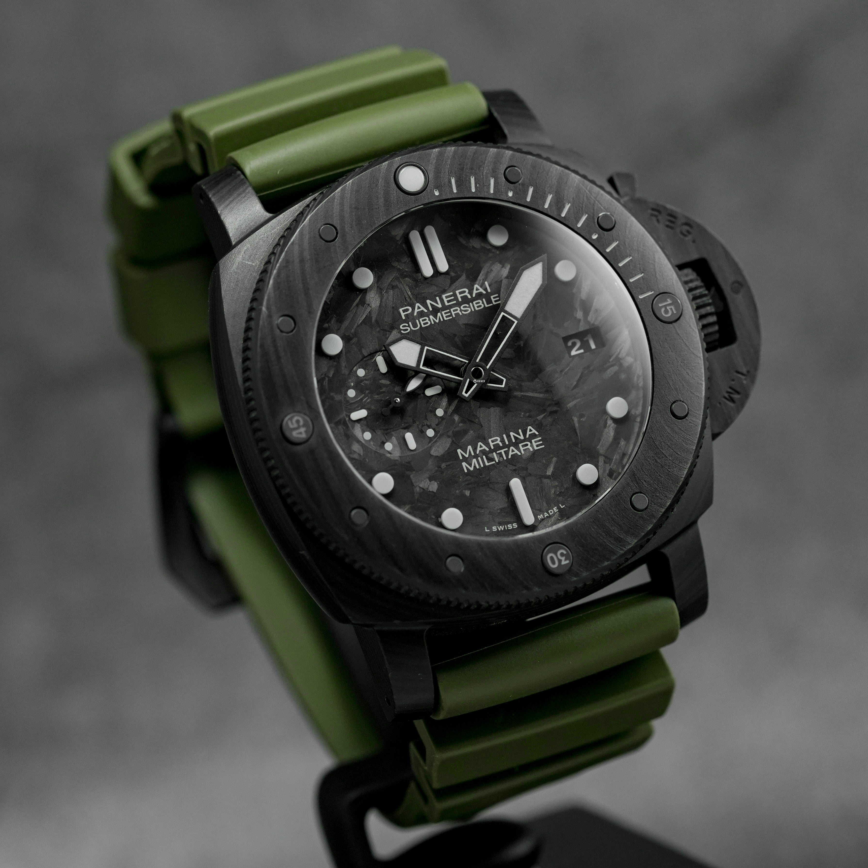 LUMINOR SUBMERSIBLE MARINA MILITARE CARBOTECH BLACK PAM 979 (2022)