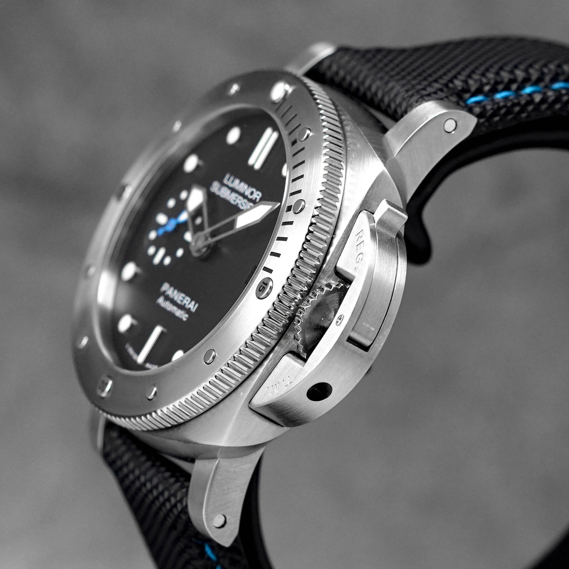 PANERAI LUMINOR SUBMERSIBLE 1950 DAYS 42MM BLACK DIAL PAM 682