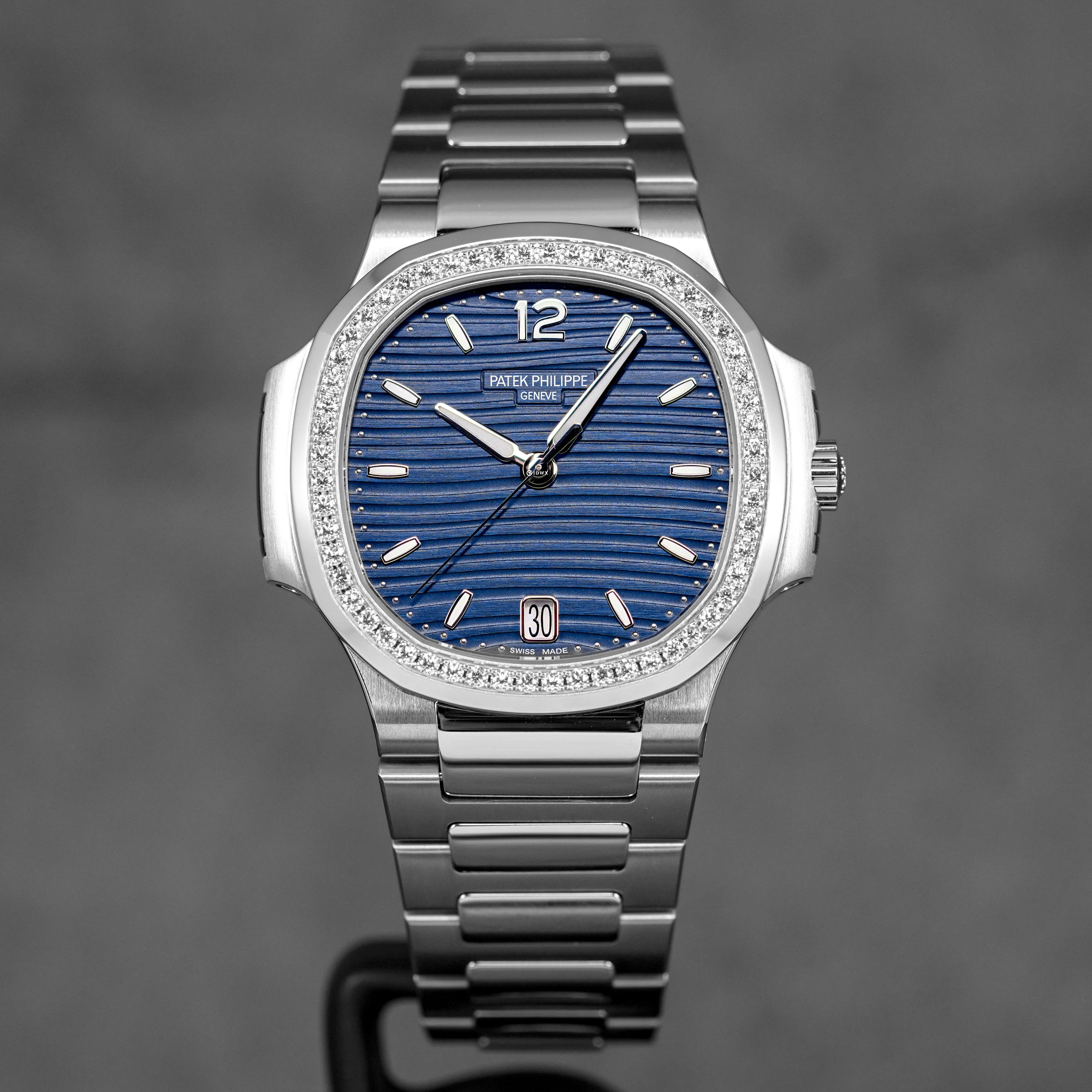 NAUTILUS 7118/1200A BLUE DIAL DIAMOND BEZEL (2025)