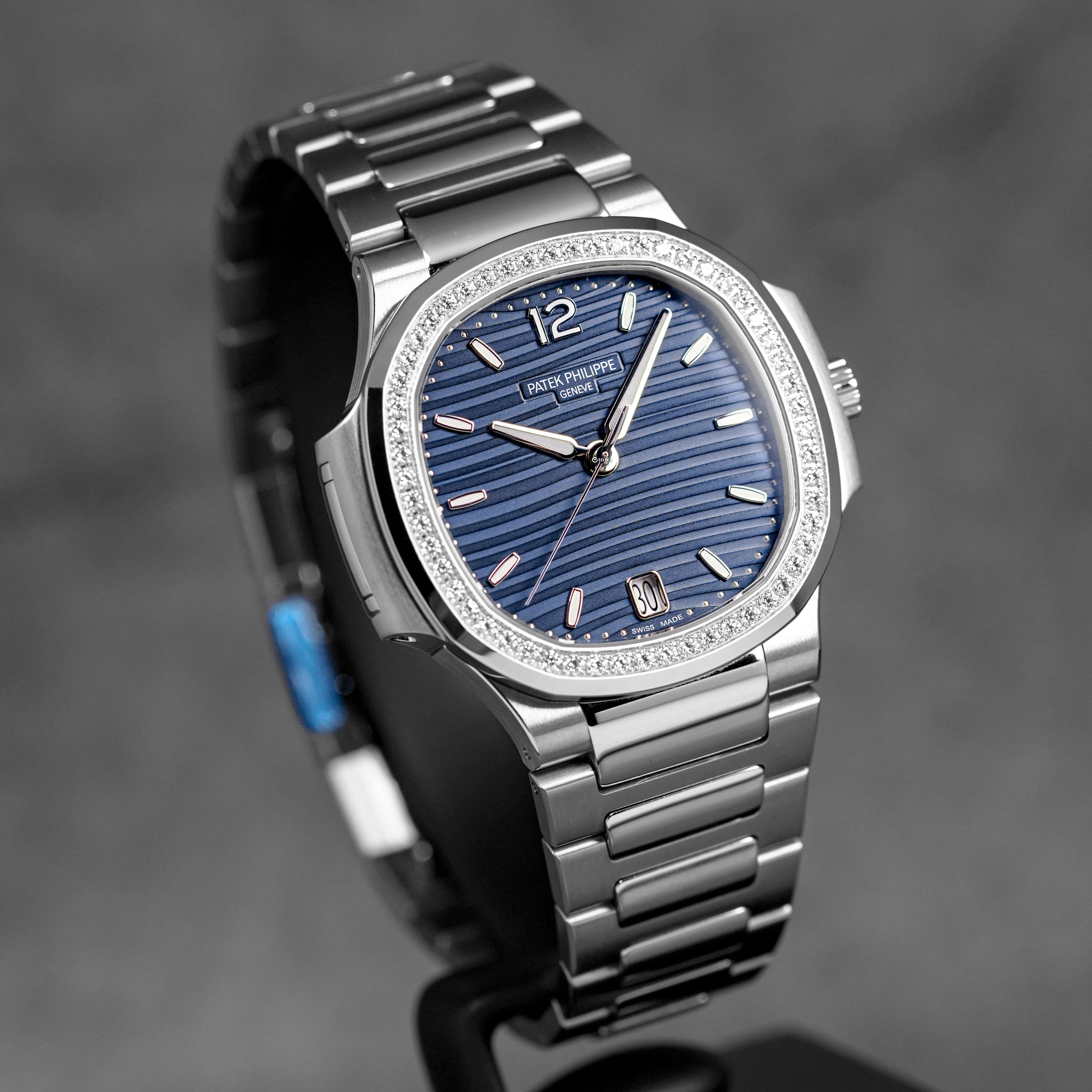 NAUTILUS 7118/1200A BLUE DIAL DIAMOND BEZEL (2025)