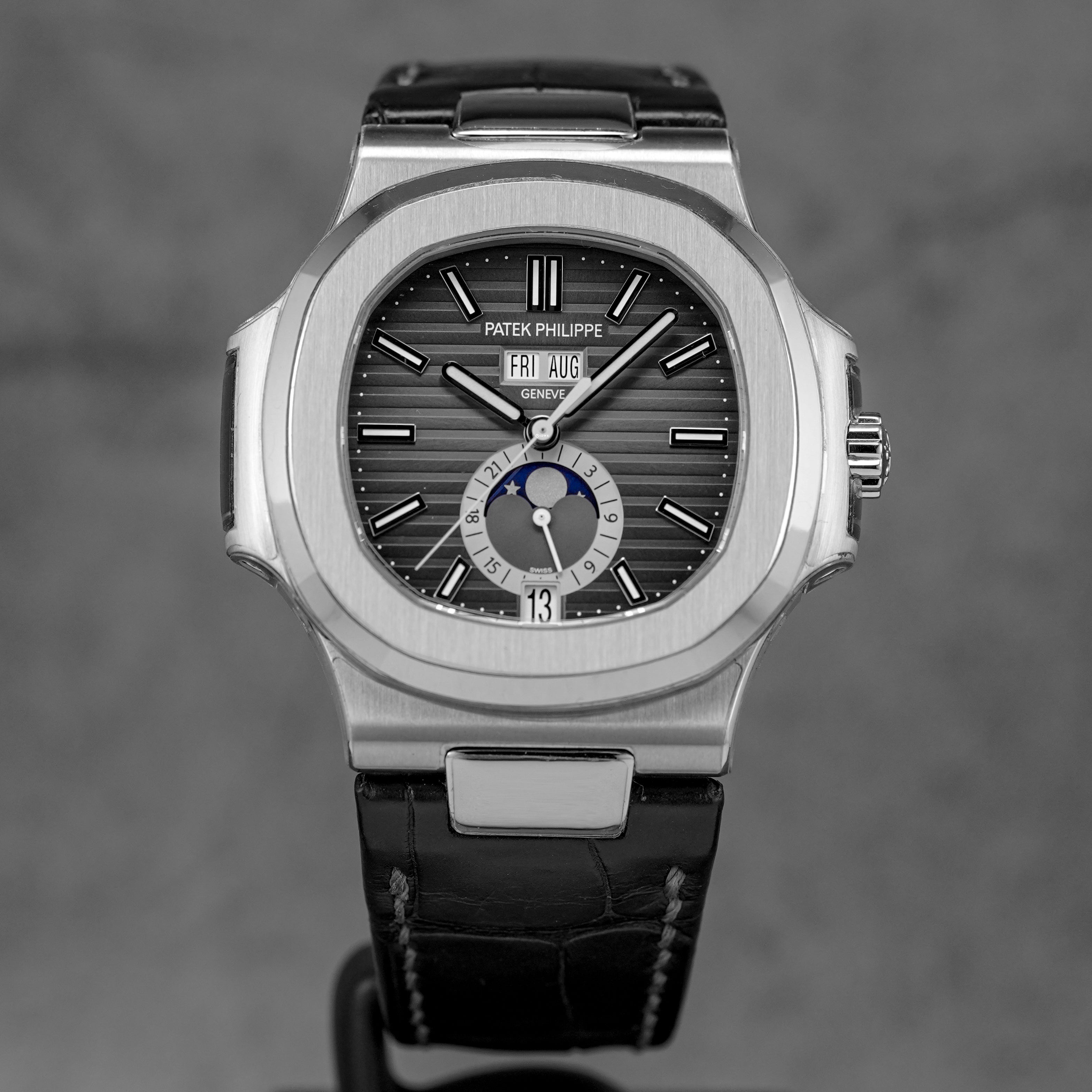 NAUTILUS 5726A ANNUAL CALENDAR MOONPHASE (2017)