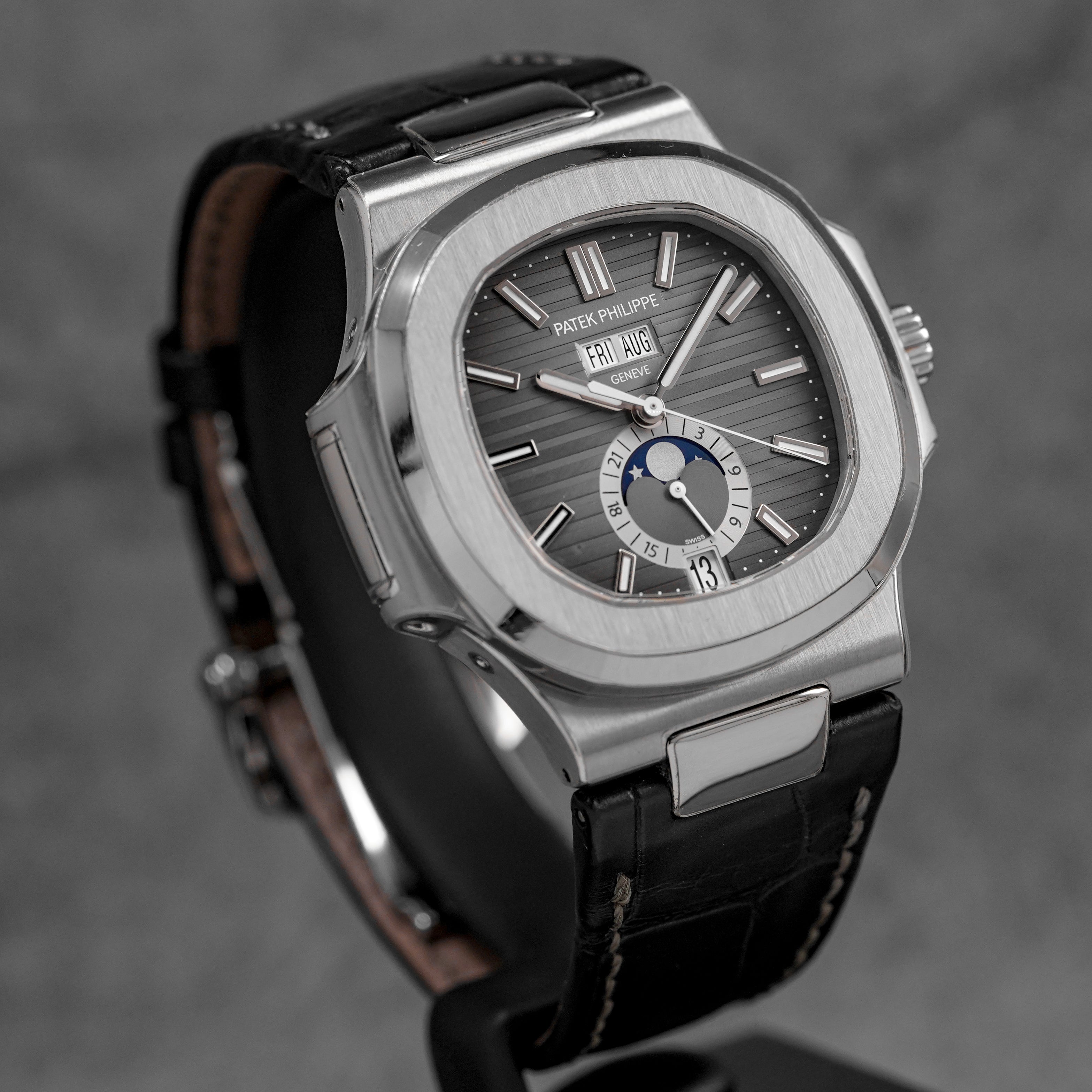 NAUTILUS 5726A ANNUAL CALENDAR MOONPHASE (2017)