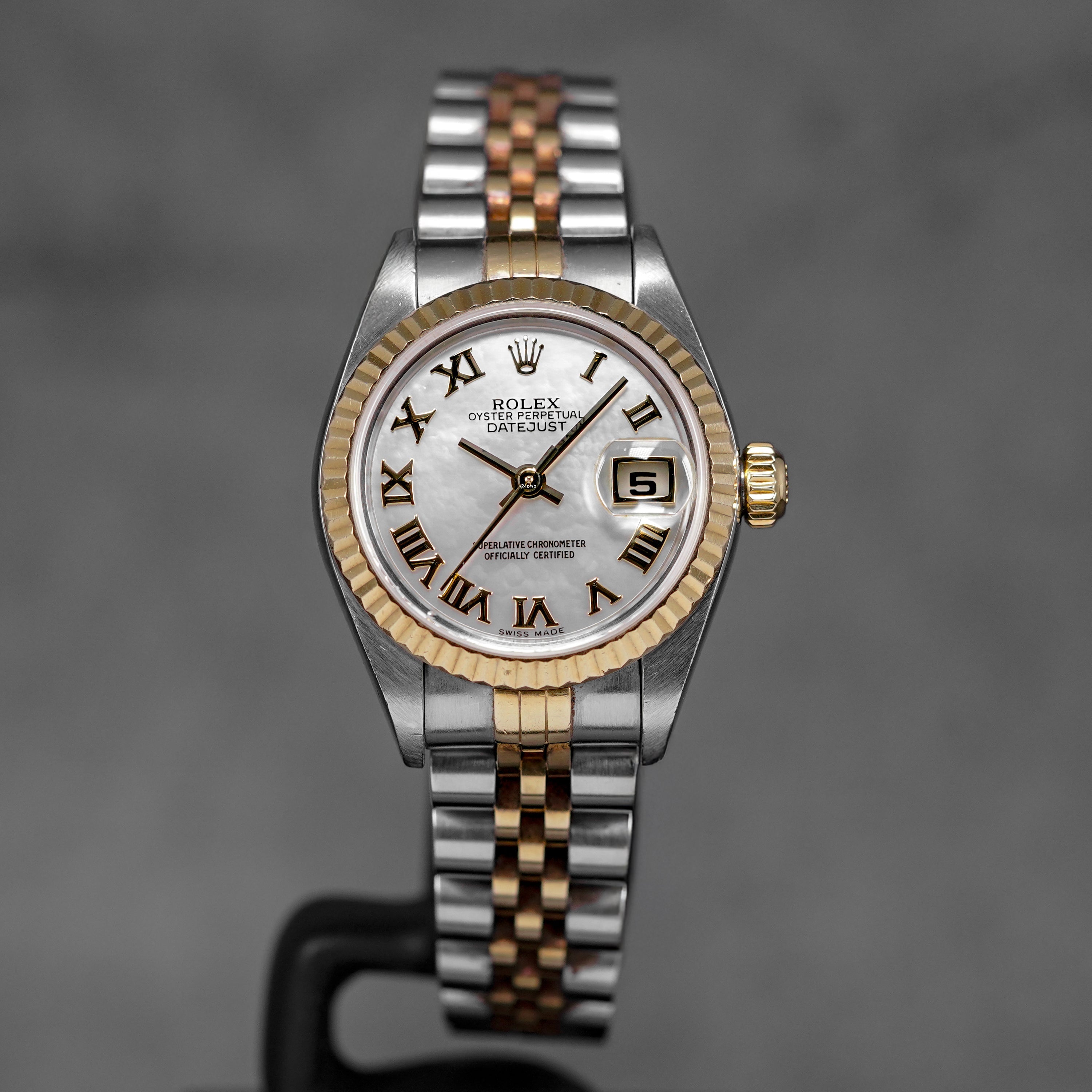 DATEJUST 26MM TWOTONE YELLOWGOLD MOP ROMAN DIAL (WATCH & BOX)