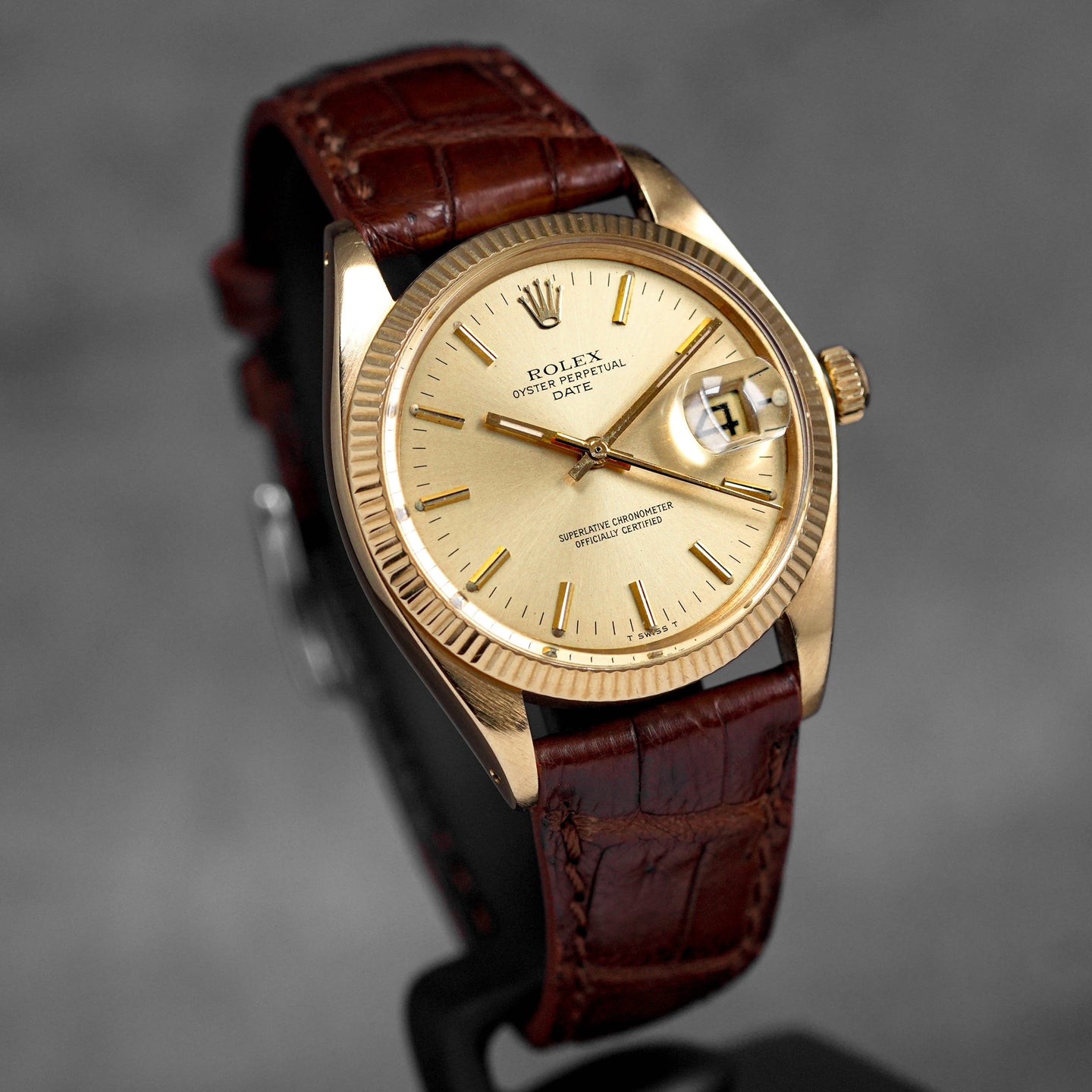 OYSTER PERPETUAL DATE 34MM YELLOWGOLD CHAMPAGNE DIAL (CIRCA 1979)