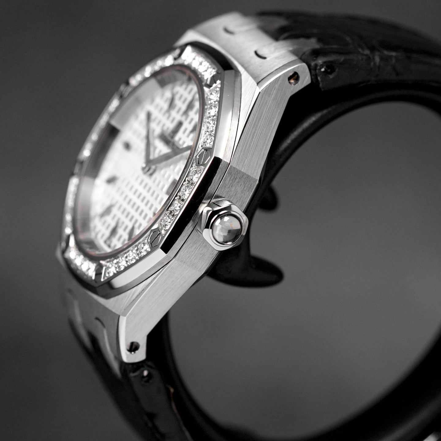 ROYAL OAK LADY 33MM 67621ST WHITE DIAL DIAMOND BEZEL WITH BLACK LEATHER STRAP (2012)