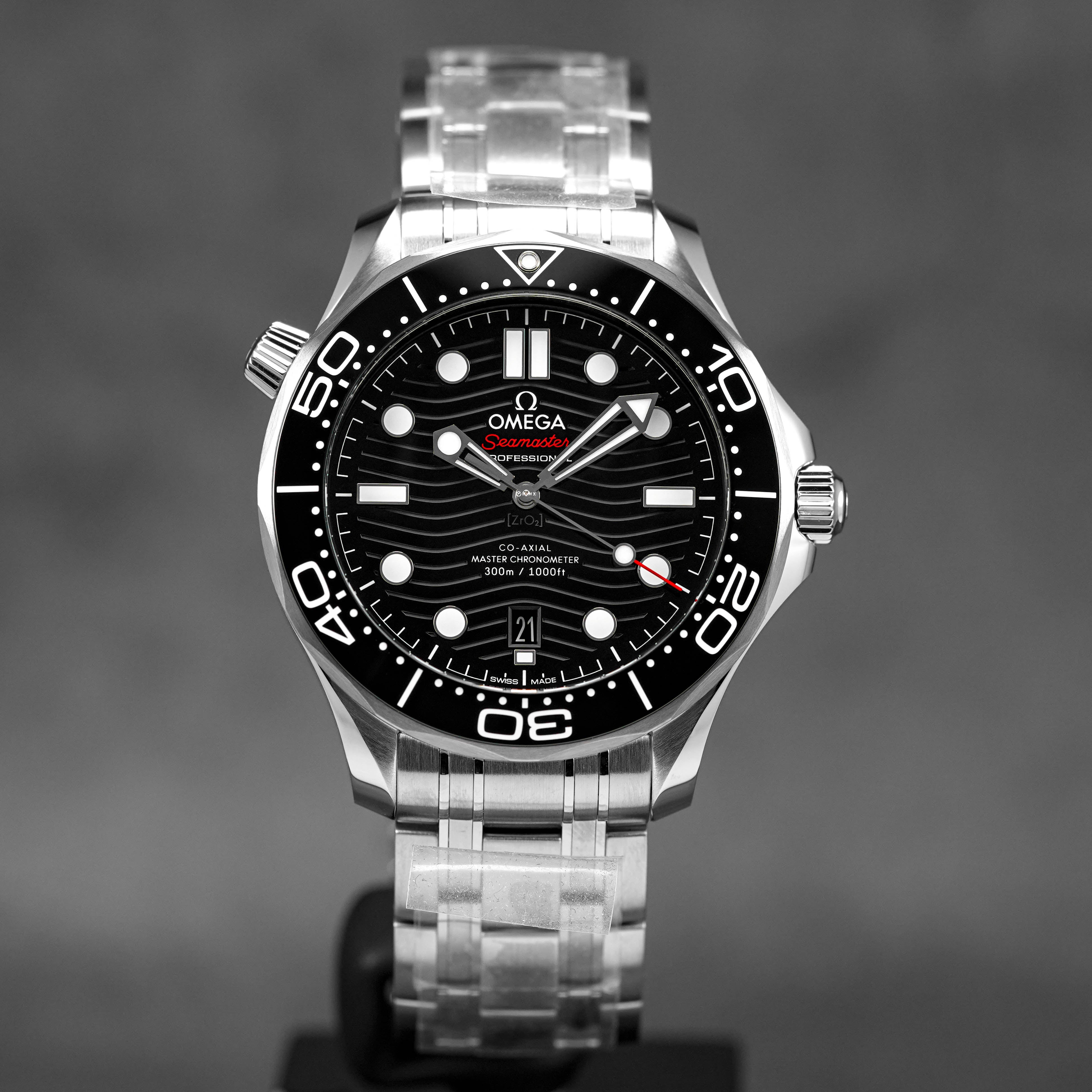 SEAMASTER DIVER 300 BLACK DIAL (2025)