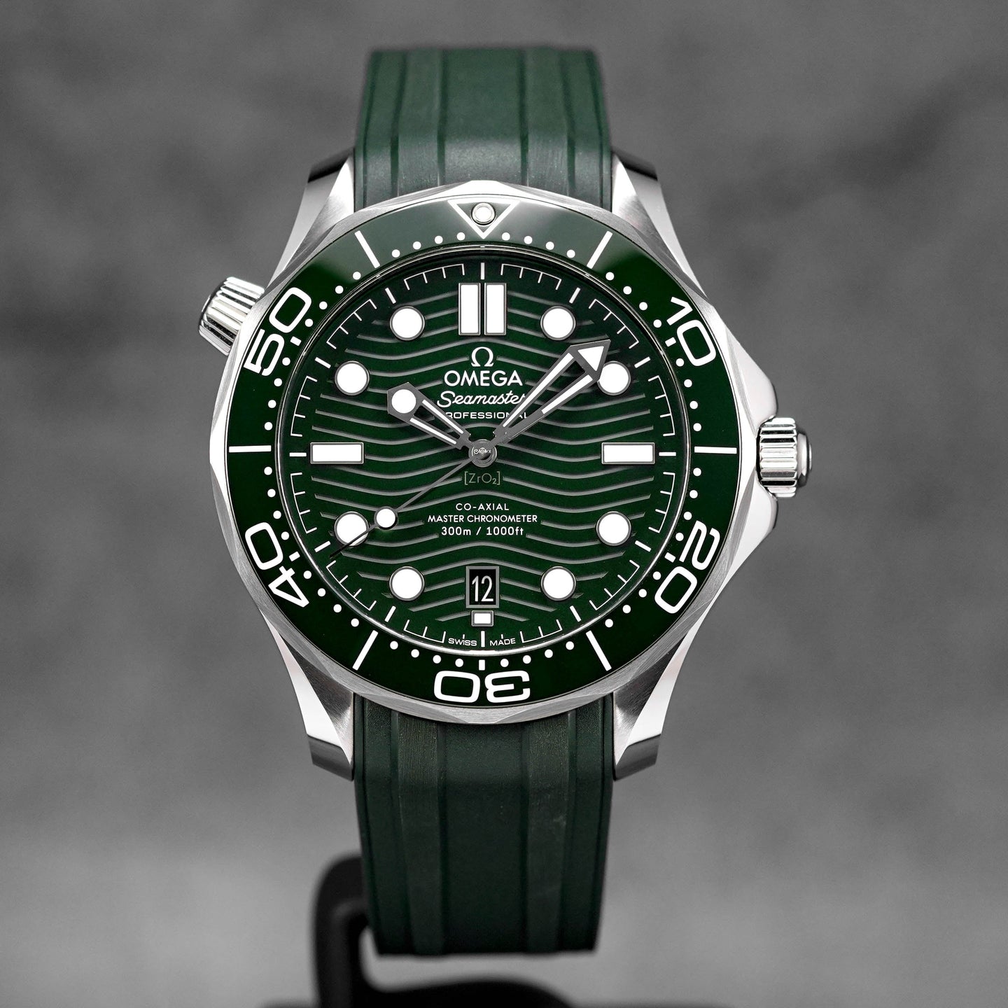 SEAMASTER DIVER 300 GREEN DIAL RUBBER STRAP (2024)