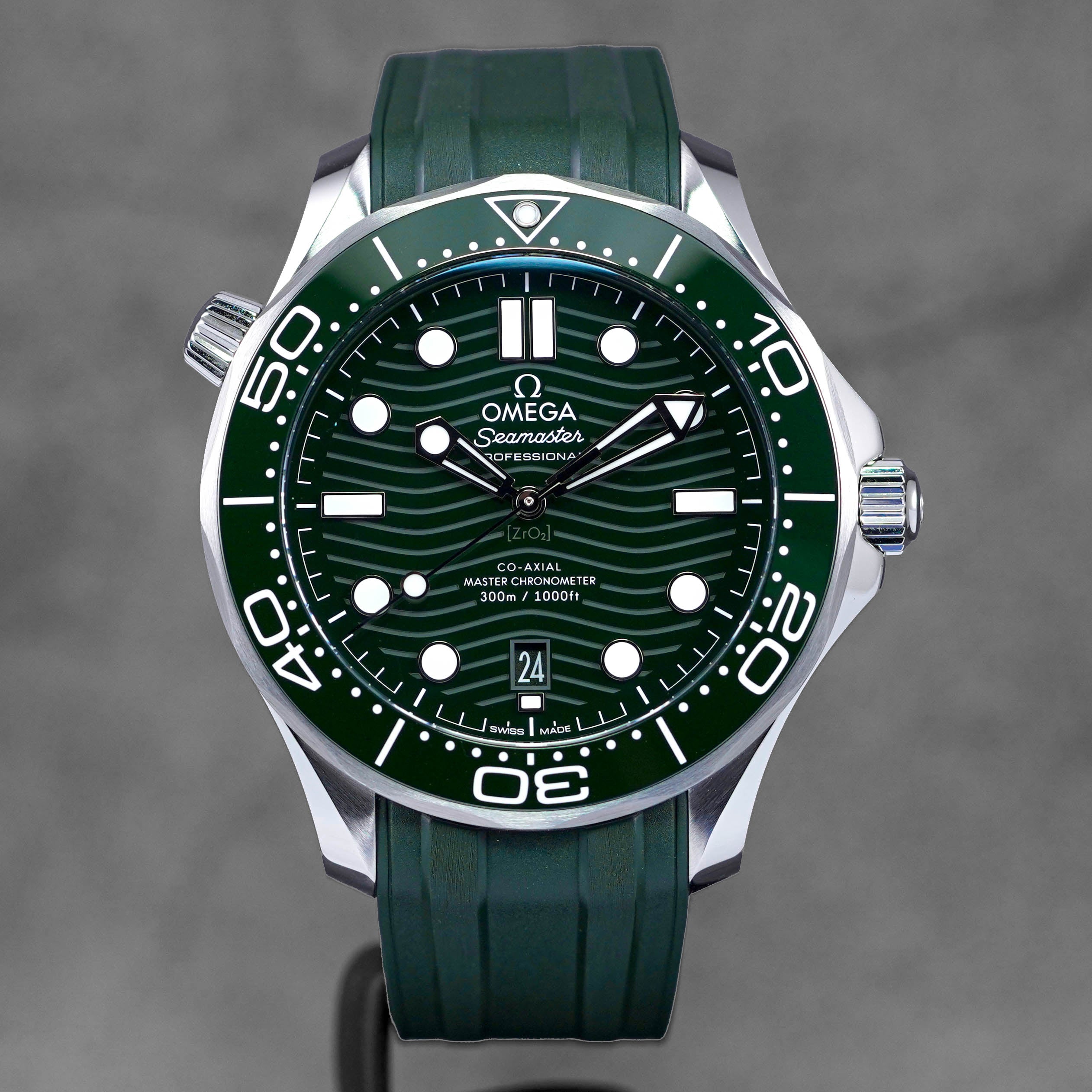 SEAMASTER DIVER 300 GREEN DIAL RUBBER STRAP (2025)