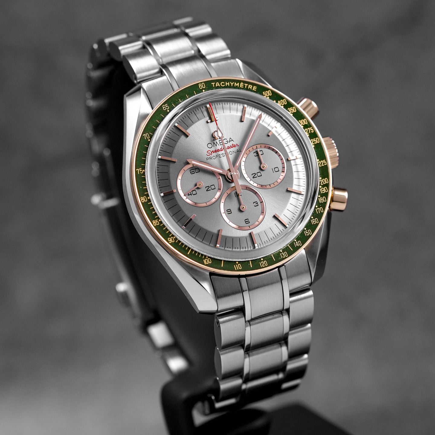 SPEEDMASTER 'TOKYO 2020' TWOTONE ROSEGOLD GREY DIAL GREEN BEZEL LIMITED EDITION (2022)