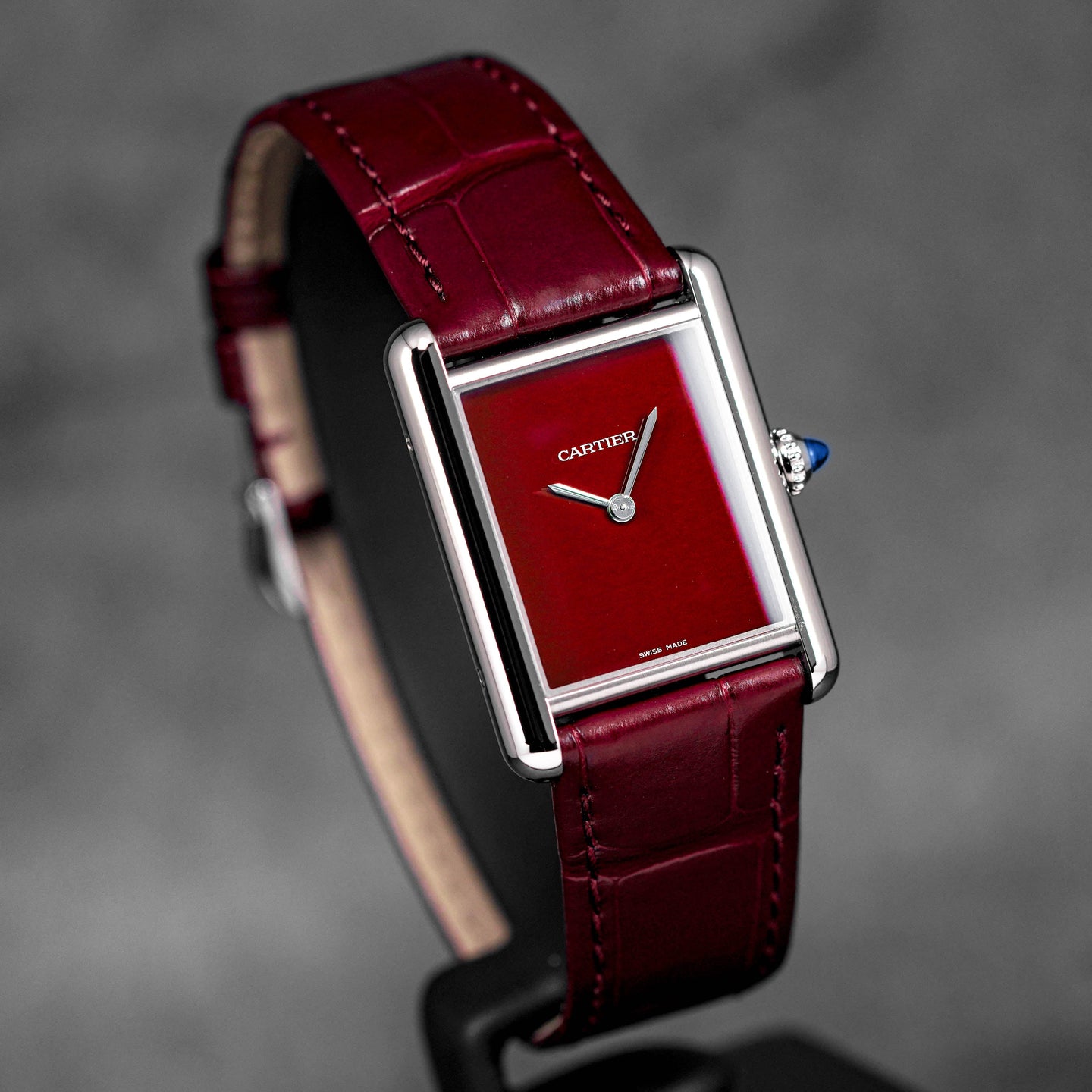 TANK MUST DE CARTIER L RED CLARET DIAL (2024)