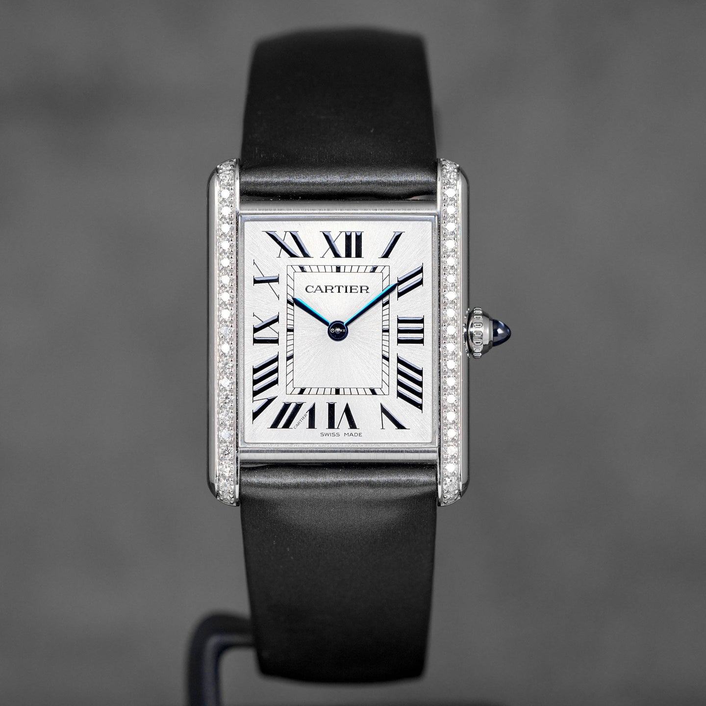 TANK MUST DE CARTIER L SILVER DIAL DIAMOND BEZEL (2023)