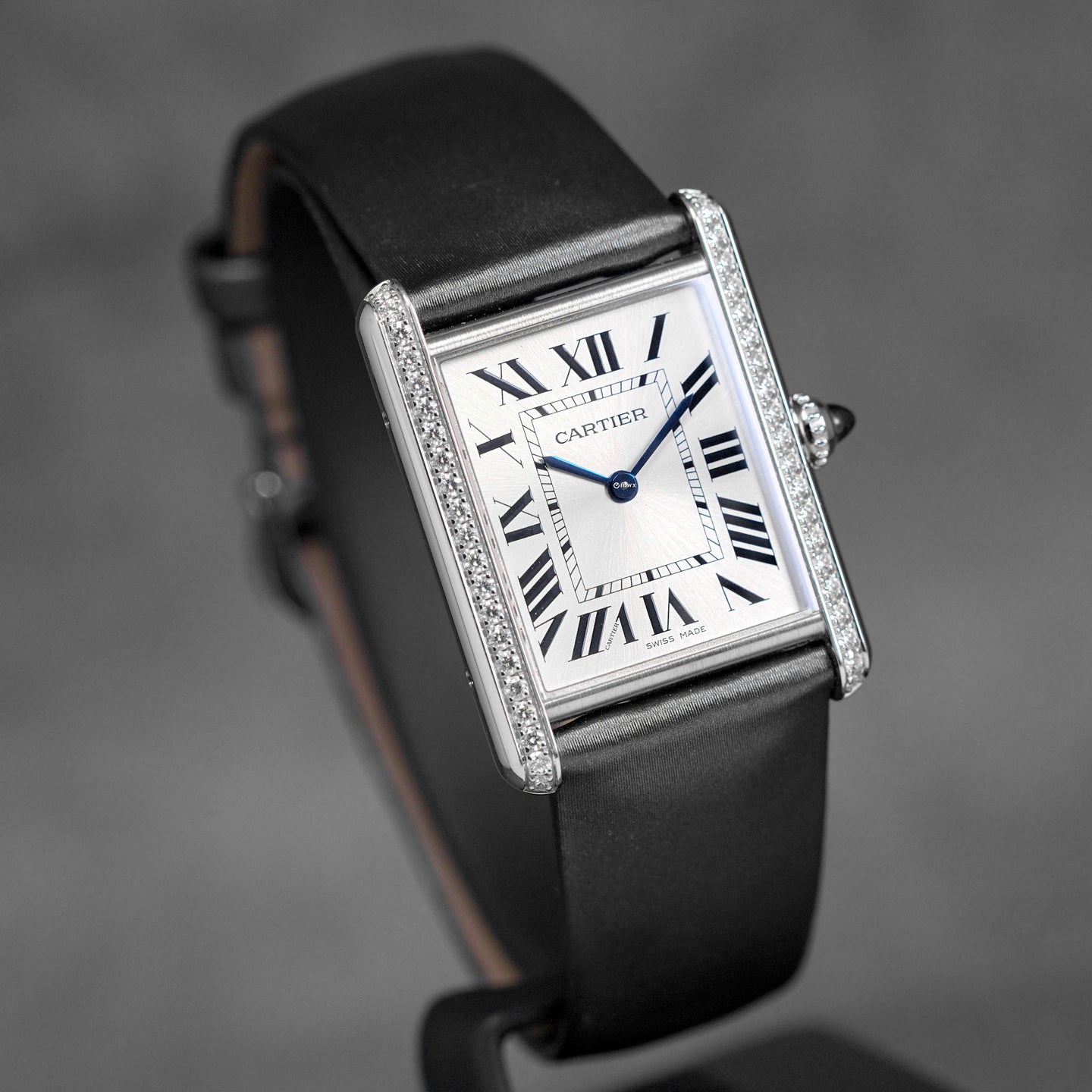 TANK MUST DE CARTIER L SILVER DIAL DIAMOND BEZEL (2023)