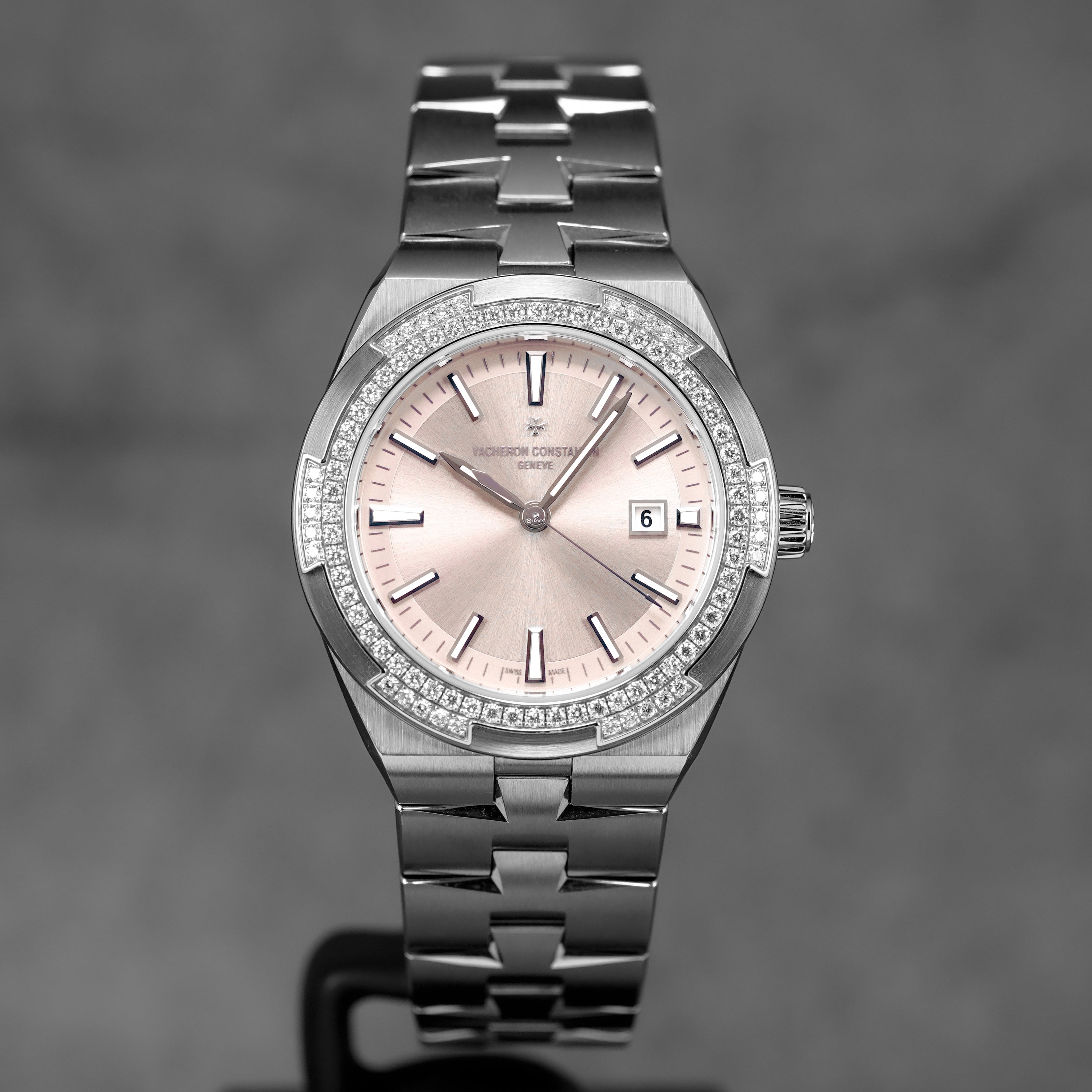 OVERSEAS 35MM PINK DIAL DIAMOND BEZEL (2024)