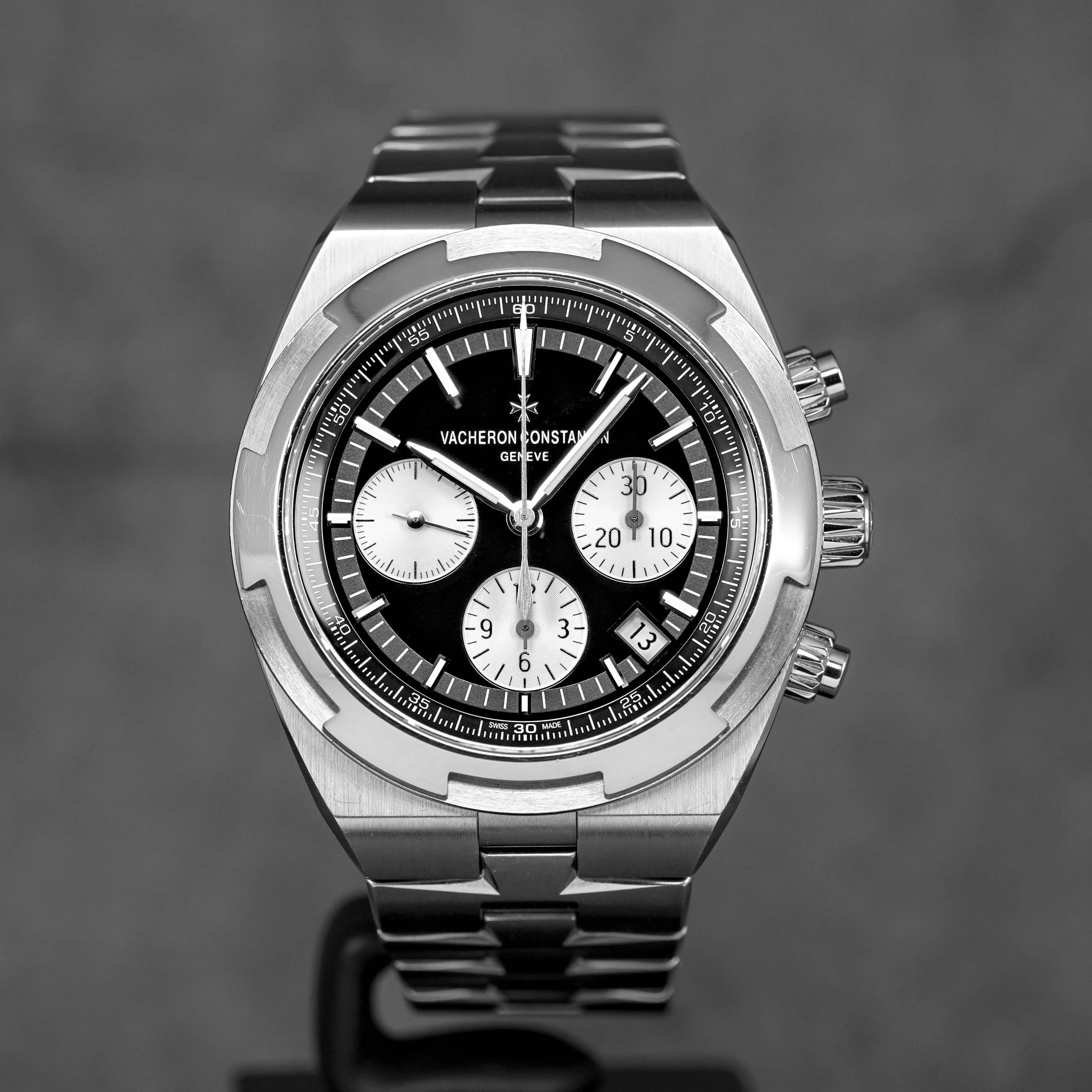 OVERSEAS CHRONOGRAPH BLACK DIAL (2021)