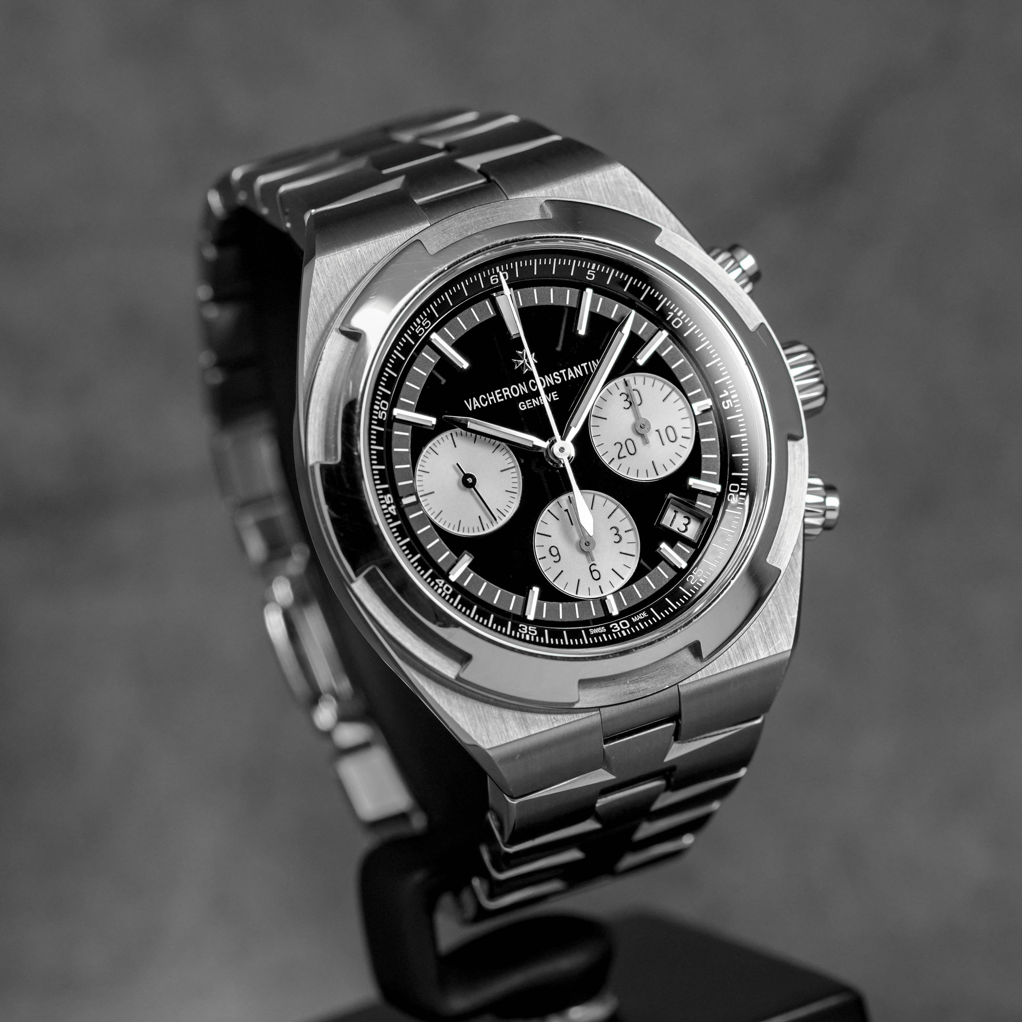 OVERSEAS CHRONOGRAPH BLACK DIAL (2021)