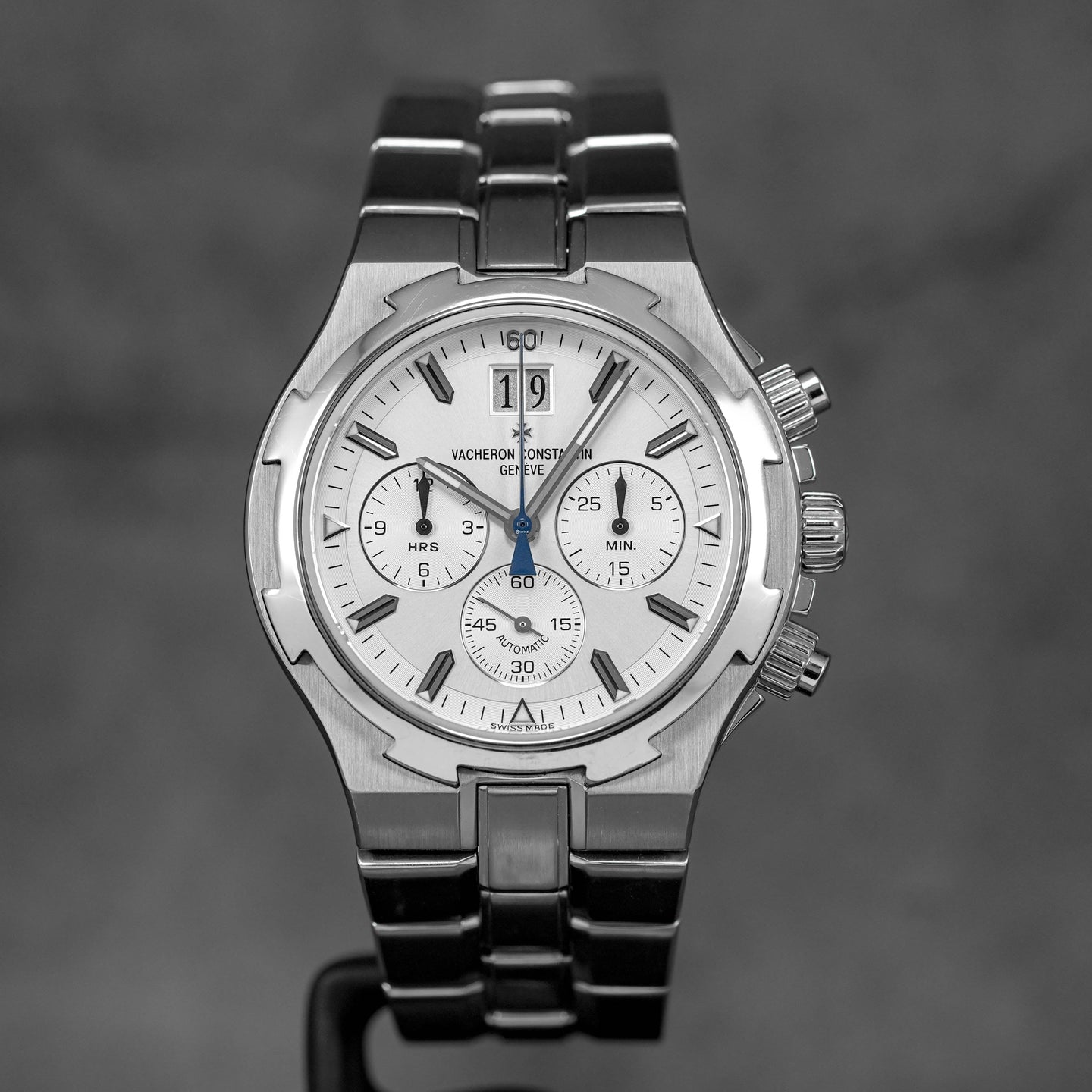 OVERSEAS CHRONOGRAPH SILVER DIAL (WATCH & BOX)
