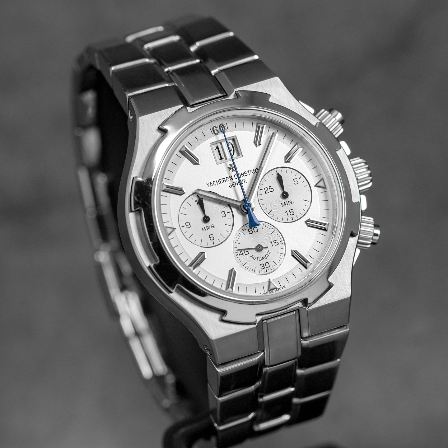 OVERSEAS CHRONOGRAPH SILVER DIAL (WATCH & BOX)