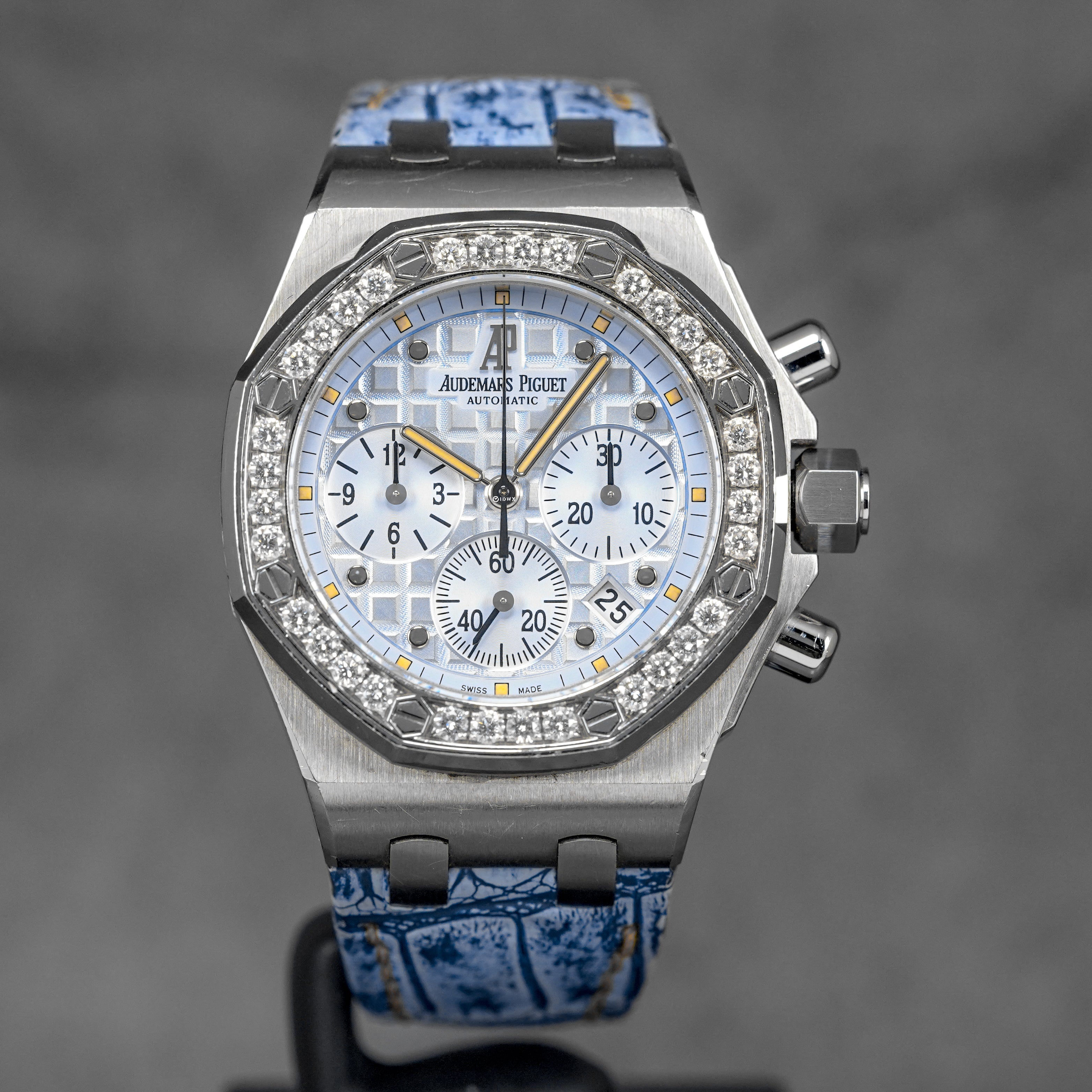 ROYAL OAK OFFSHORE CHRONOGRAPH 37MM ICE BLUE DIAL DIAMOND BEZEL (2010)