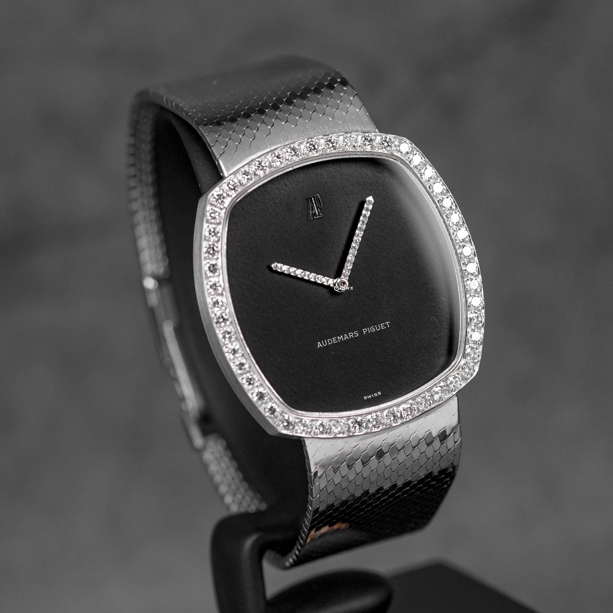TONNEAU WHITEGOLD BLACK DIAL DIAMOND BEZEL (WATCH ONLY)
