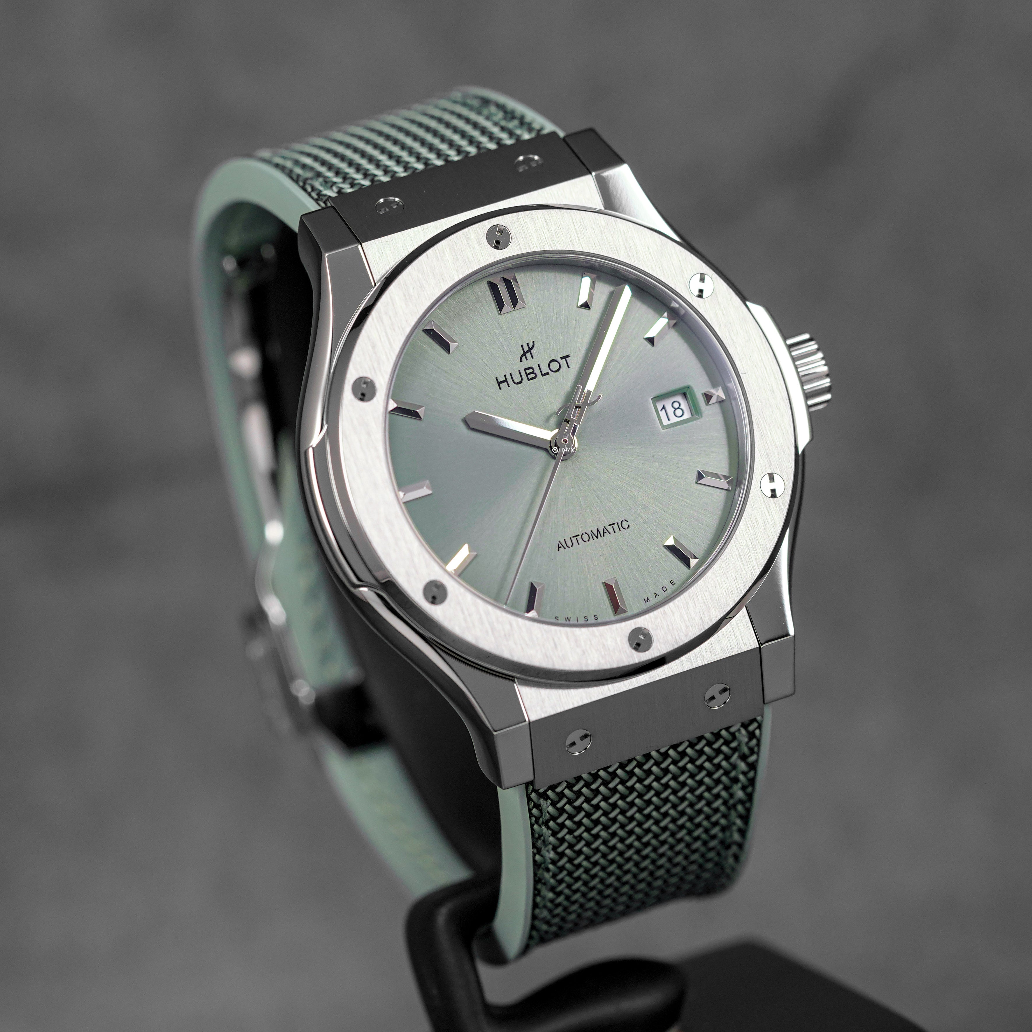 CLASSIC FUSION 42MM TITANIUM SAGE GREEN (2026)