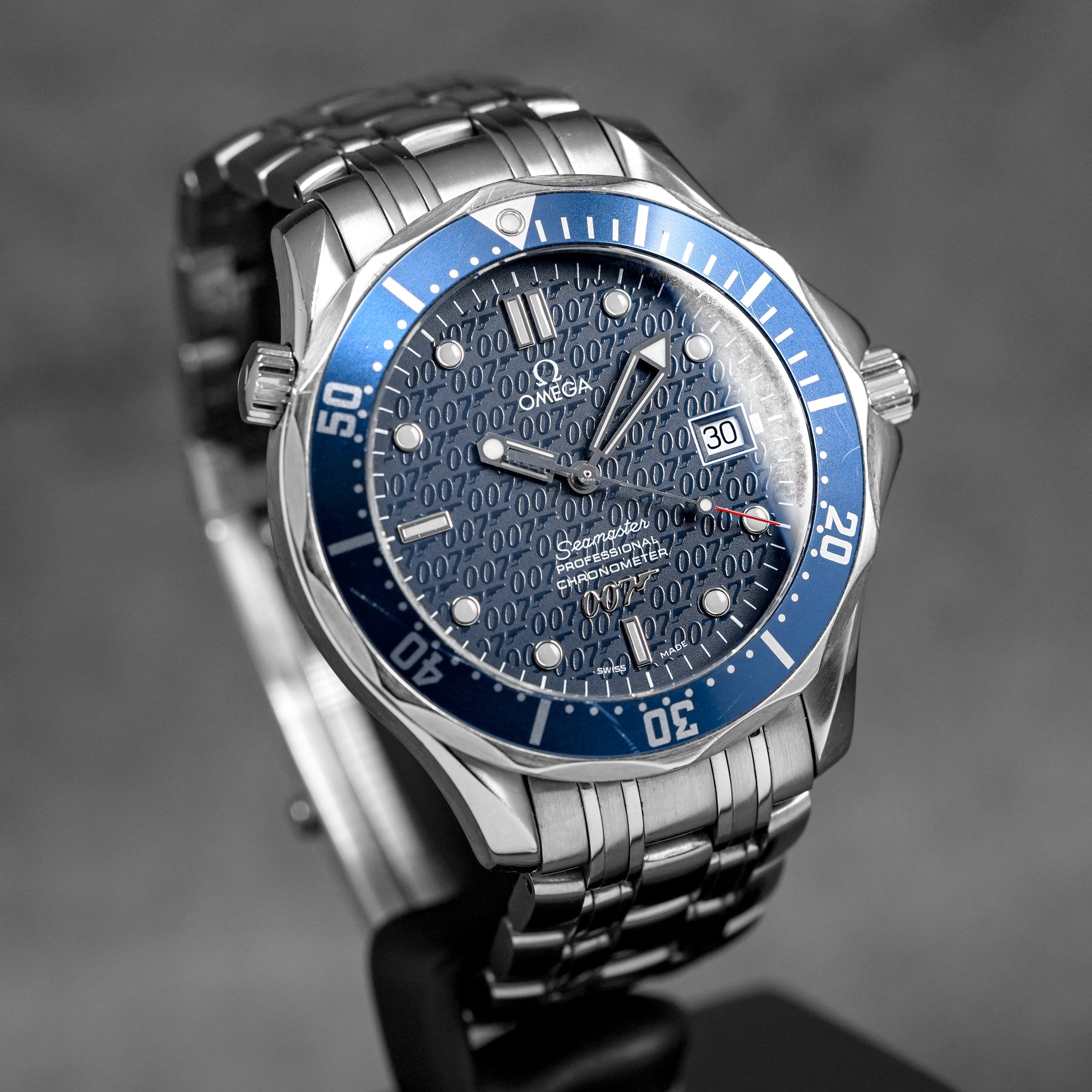 SEAMASTER DIVER 300M 'JAMES BOND 007 40TH ANNIVERSARY' LIMITED EDITION (2002)