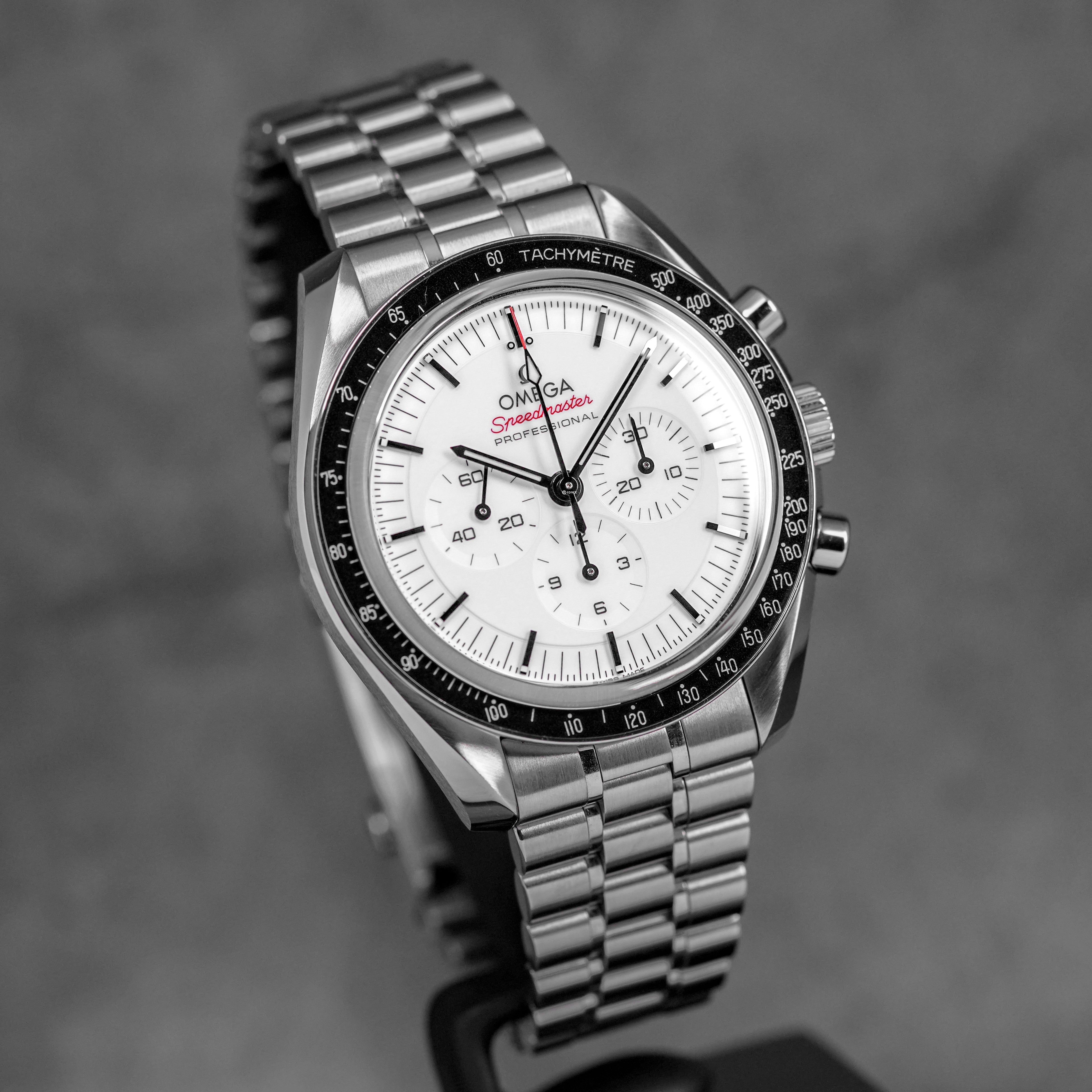 SPEEDMASTER MOONWATCH SAPPHIRE WHITE DIAL (2024)