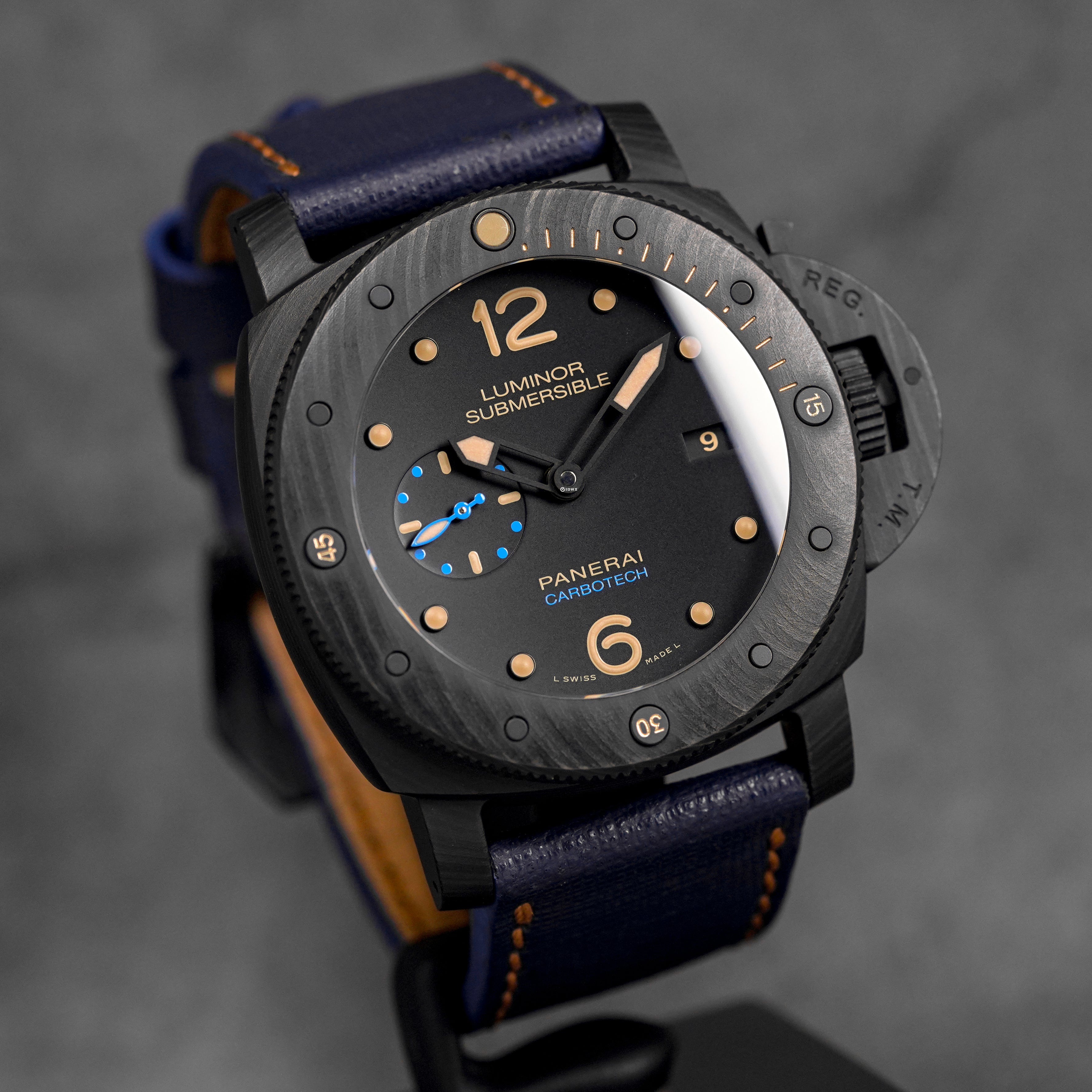 LUMINOR SUBMERSIBLE 1950 3 DAYS 47MM CARBOTECH BLACK DIAL PAM 616 (2016)