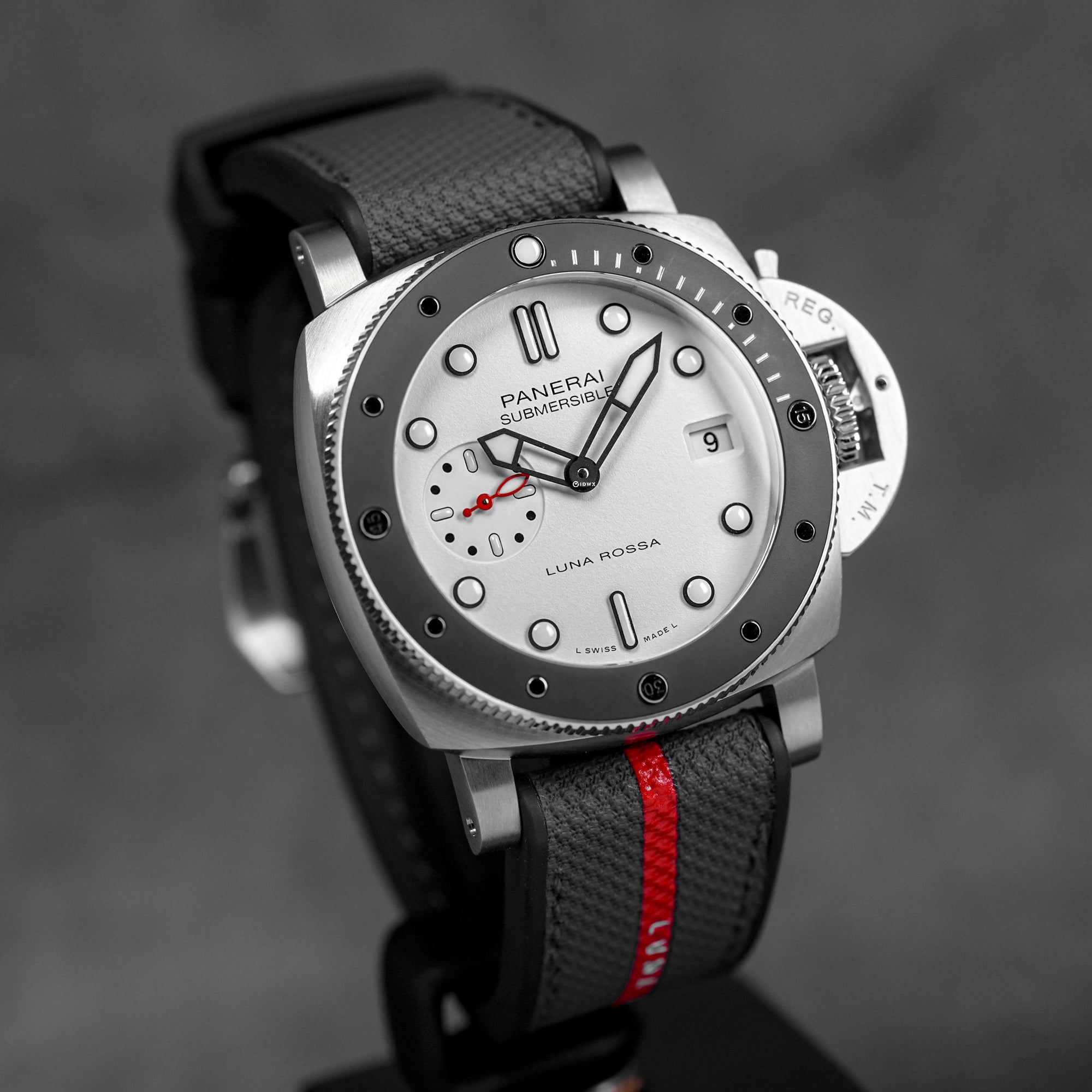 SUBMERSIBLE LUNA ROSSA 42MM WHITE DIAL PAM 1579 (2026)