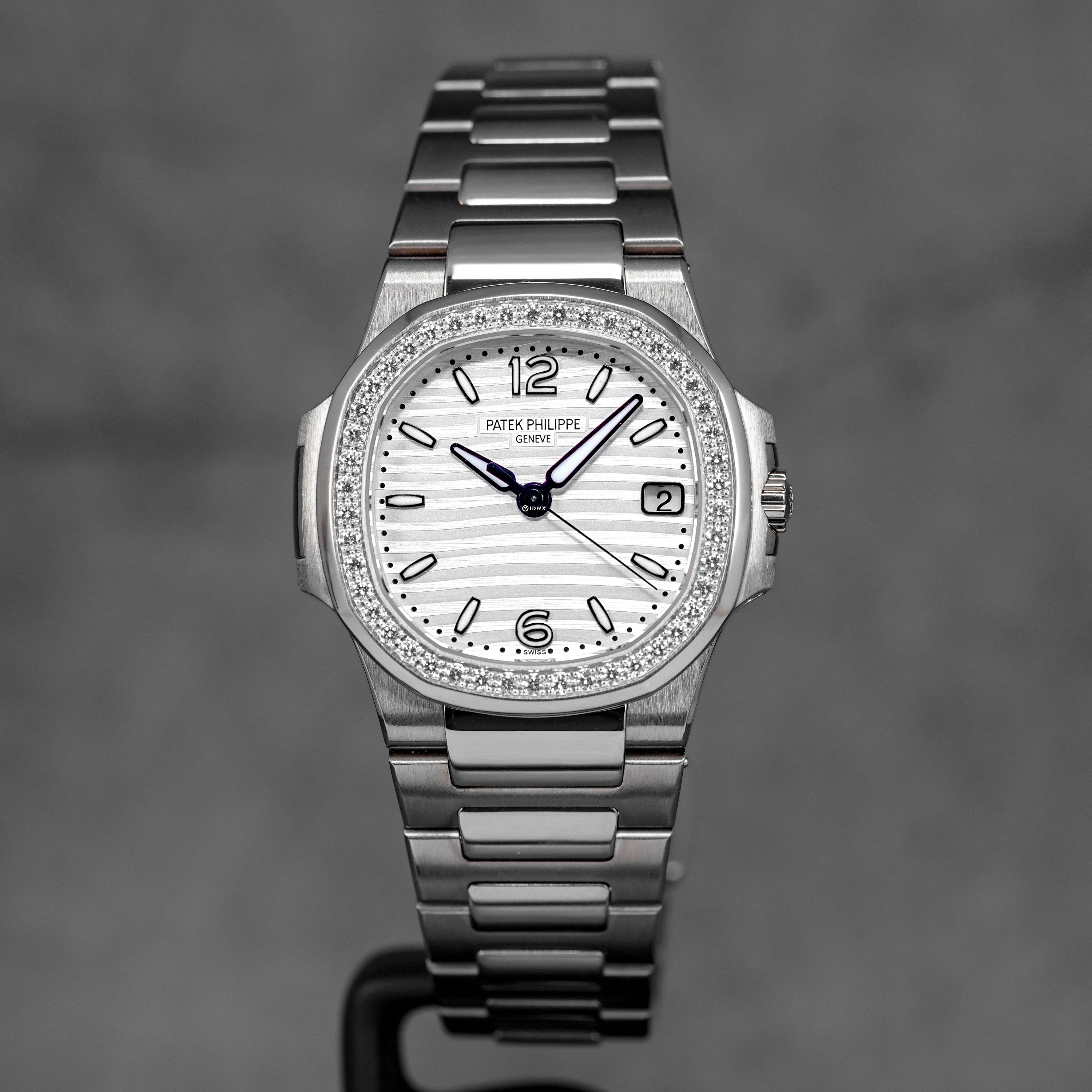 NAUTILUS 7010/1G WHITEGOLD SILVER DIAL DIAMOND BEZEL (2014)