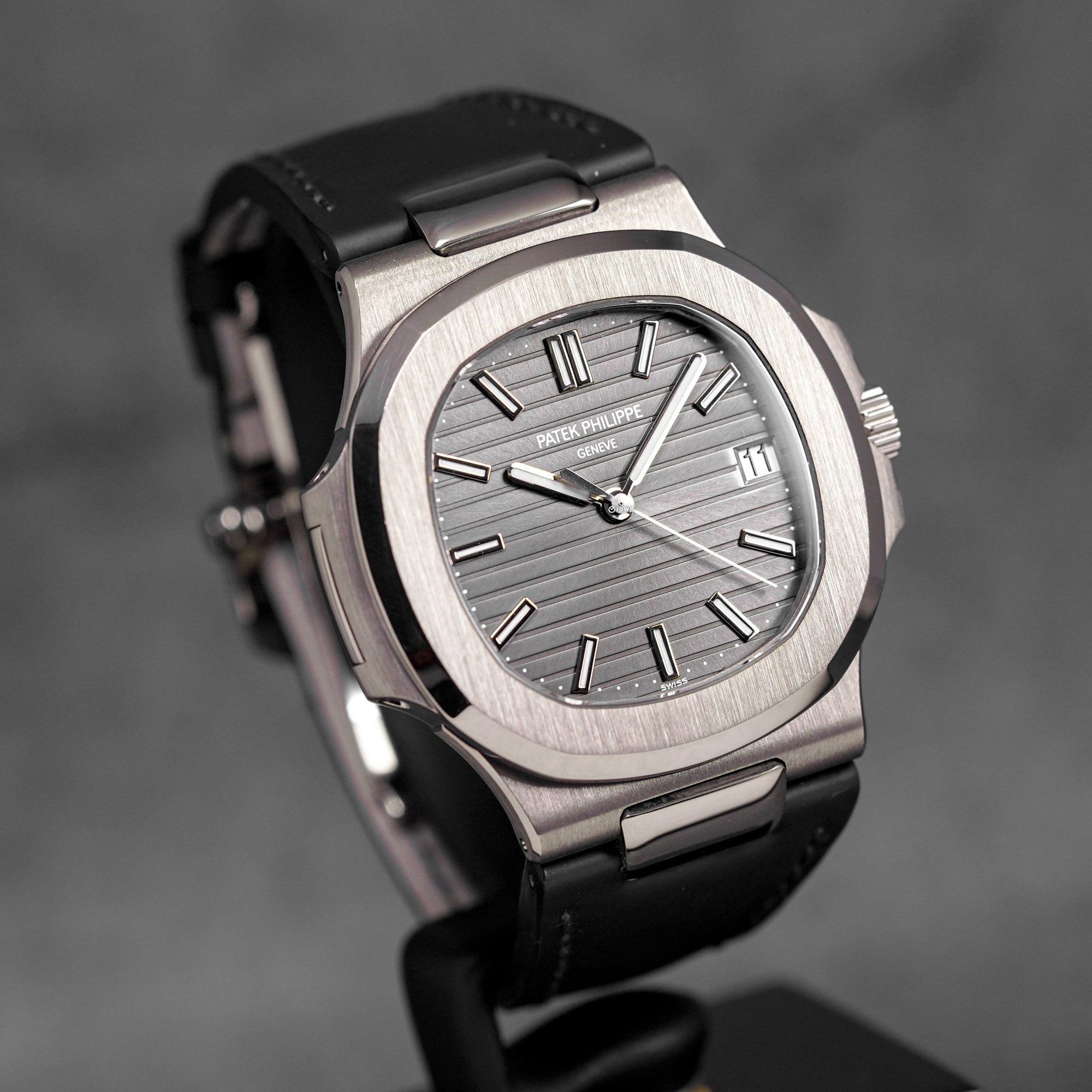 NAUTILUS 5711G WHITEGOLD GREY DIAL (2008)