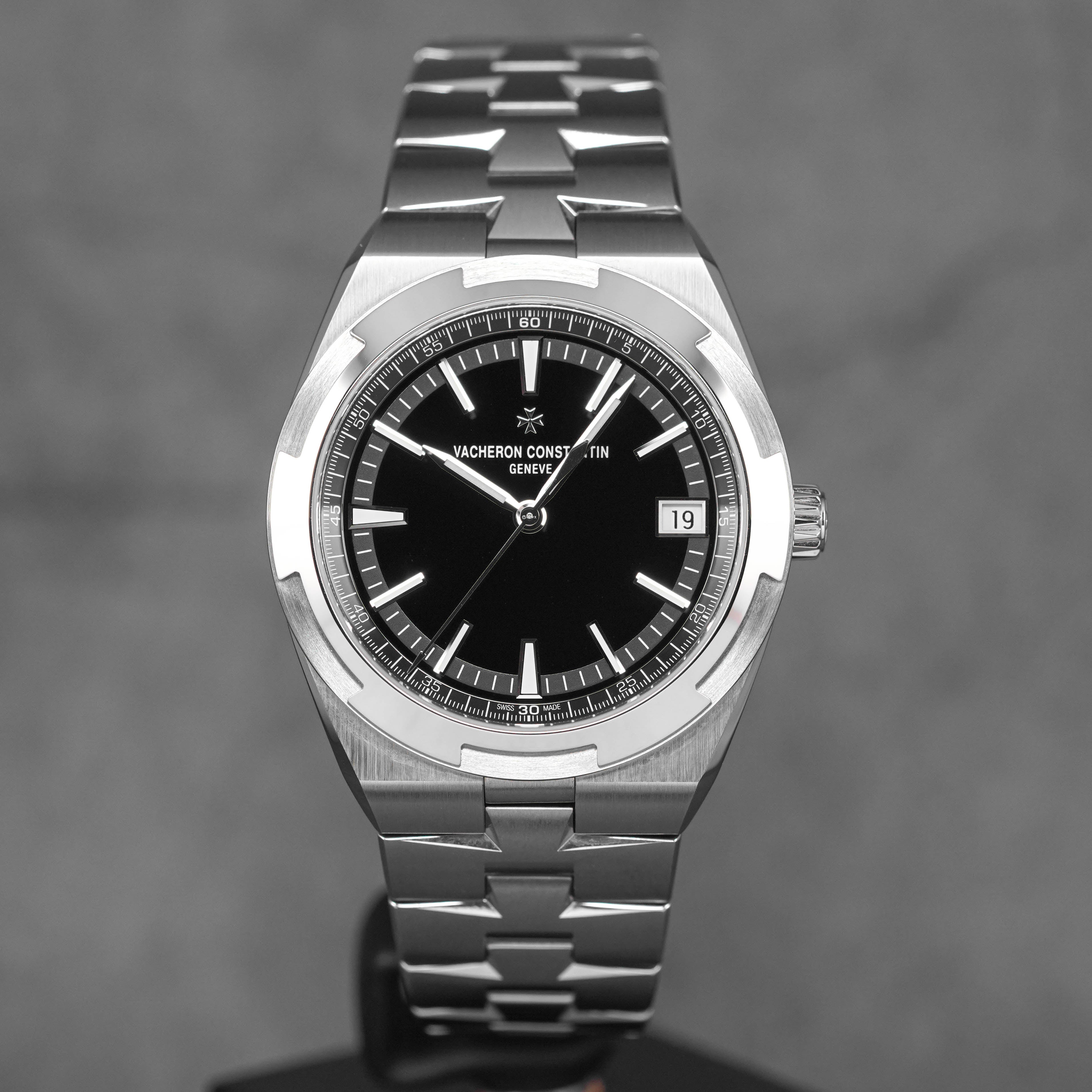 OVERSEAS BLACK DIAL (2024)
