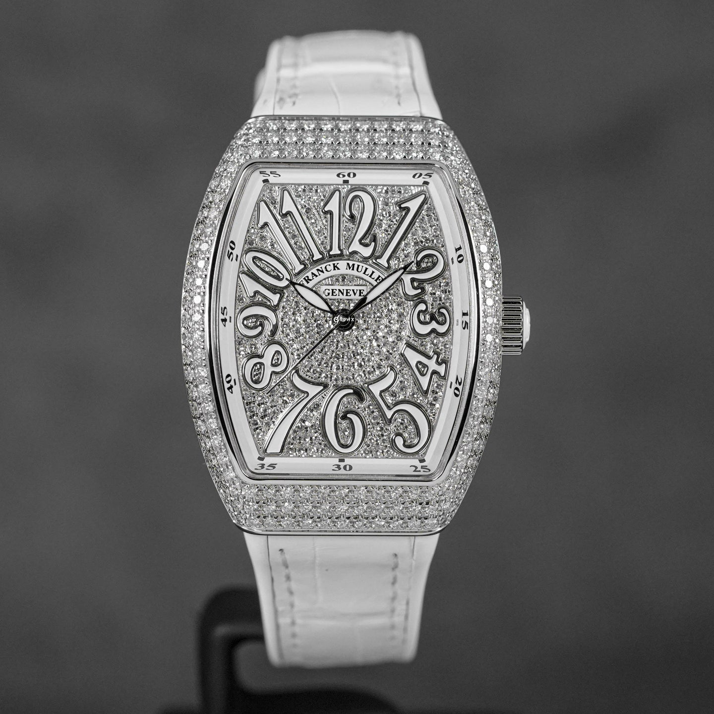 V32 WHITE DIAMOND DIAL (2024)