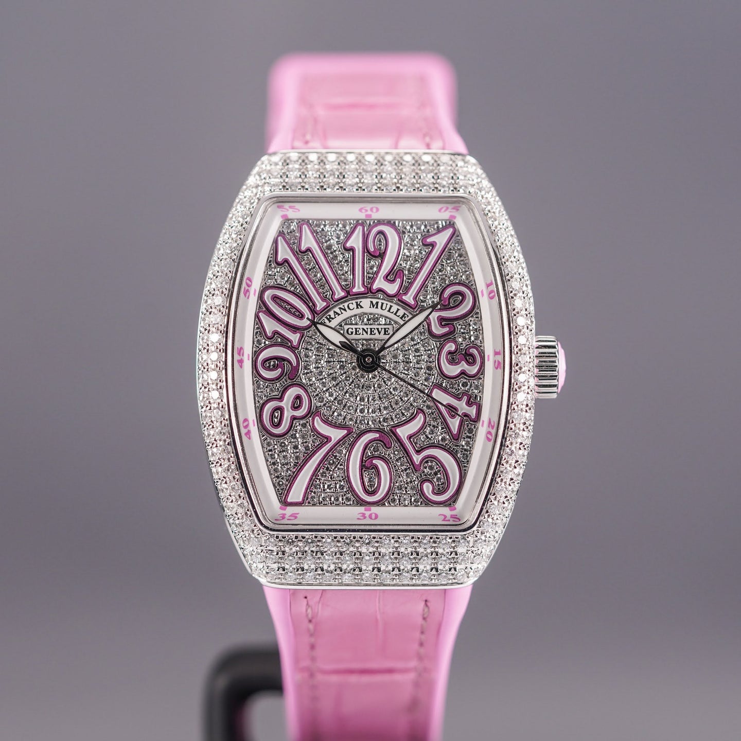 V32 PINK DIAMOND DIAL (2024)