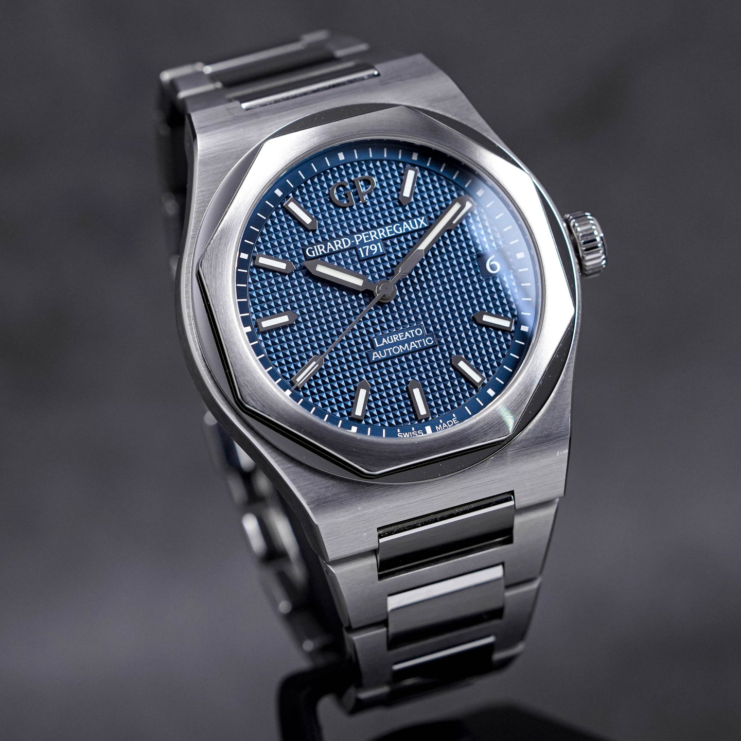 Girard Perregaux Laureato Blue