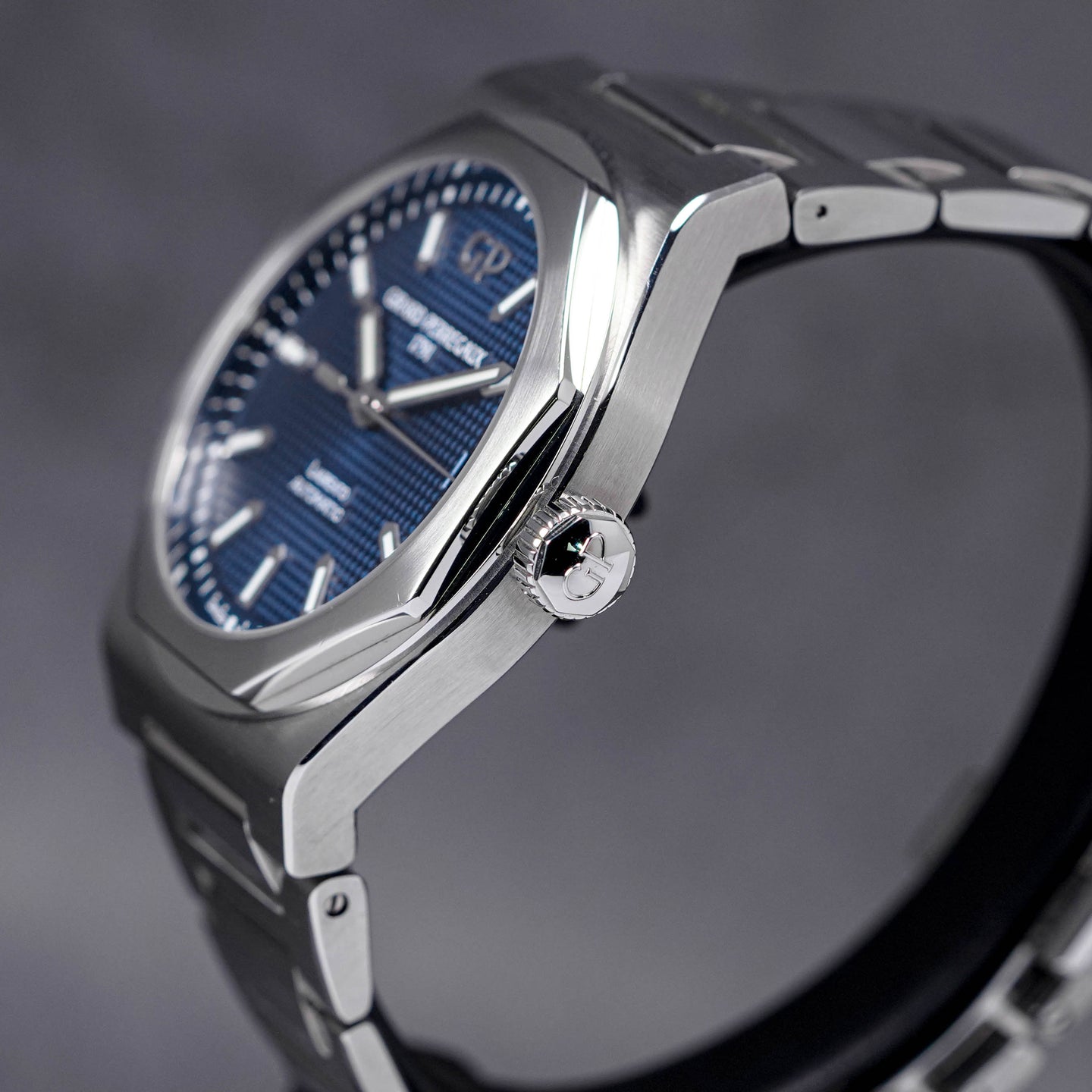 Girard Perregaux Laureato Blue