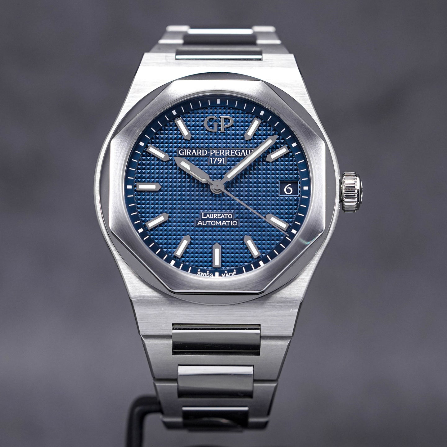 Girard Perregaux Laureato Blue