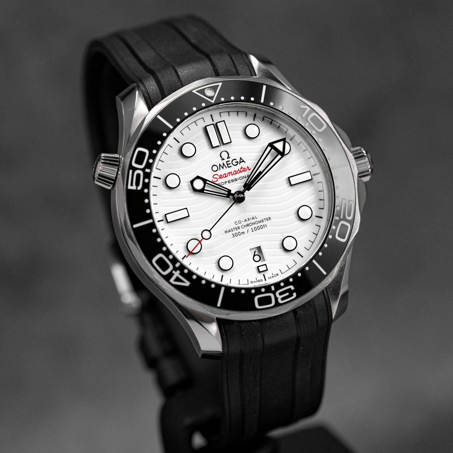 SEAMASTER DIVER 300 WHITE DIAL RUBBER STRAP (2022)