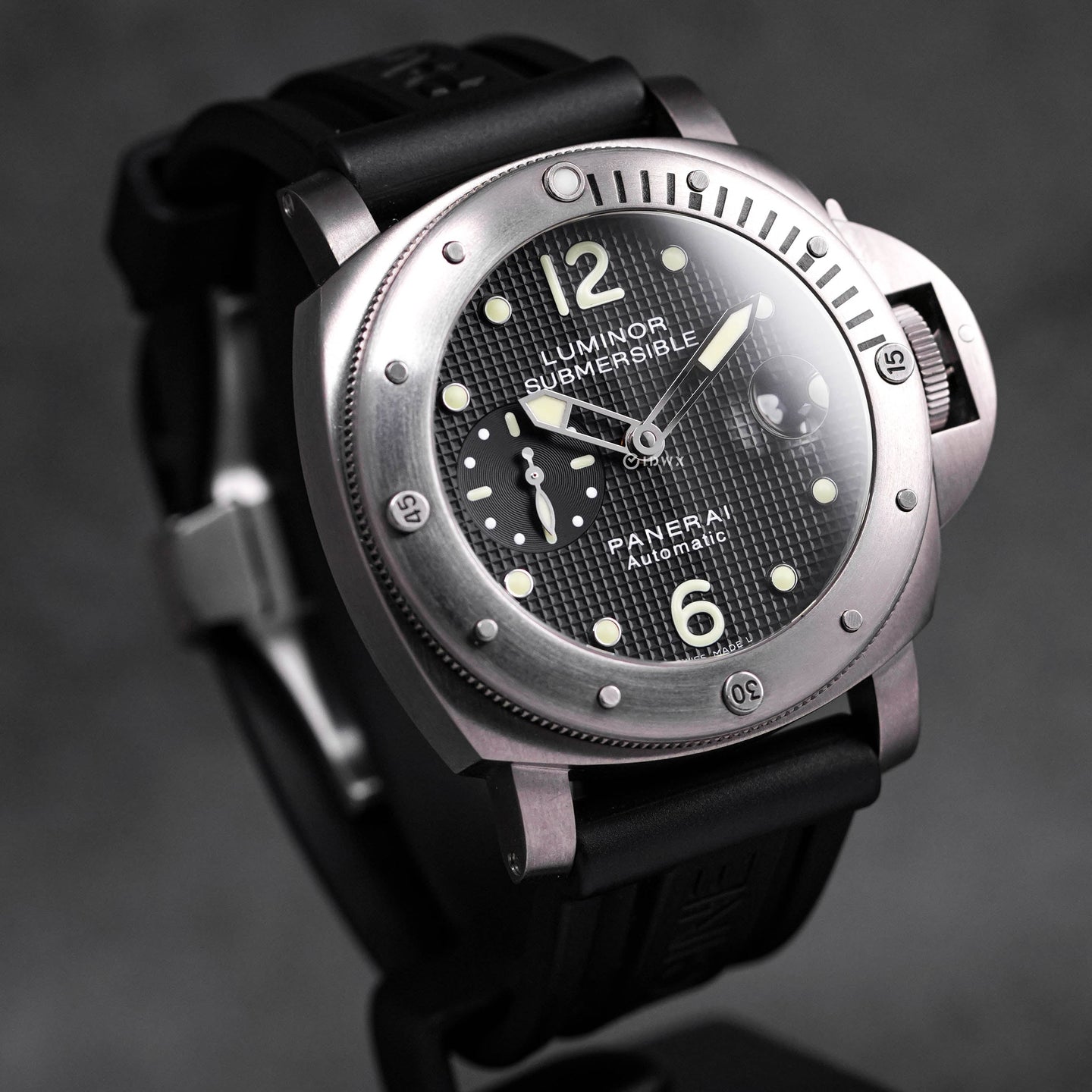 LUMINOR SUBMERSIBLE 44MM TITANIUM HOBNAIL DIAL PAM 025 (2012)