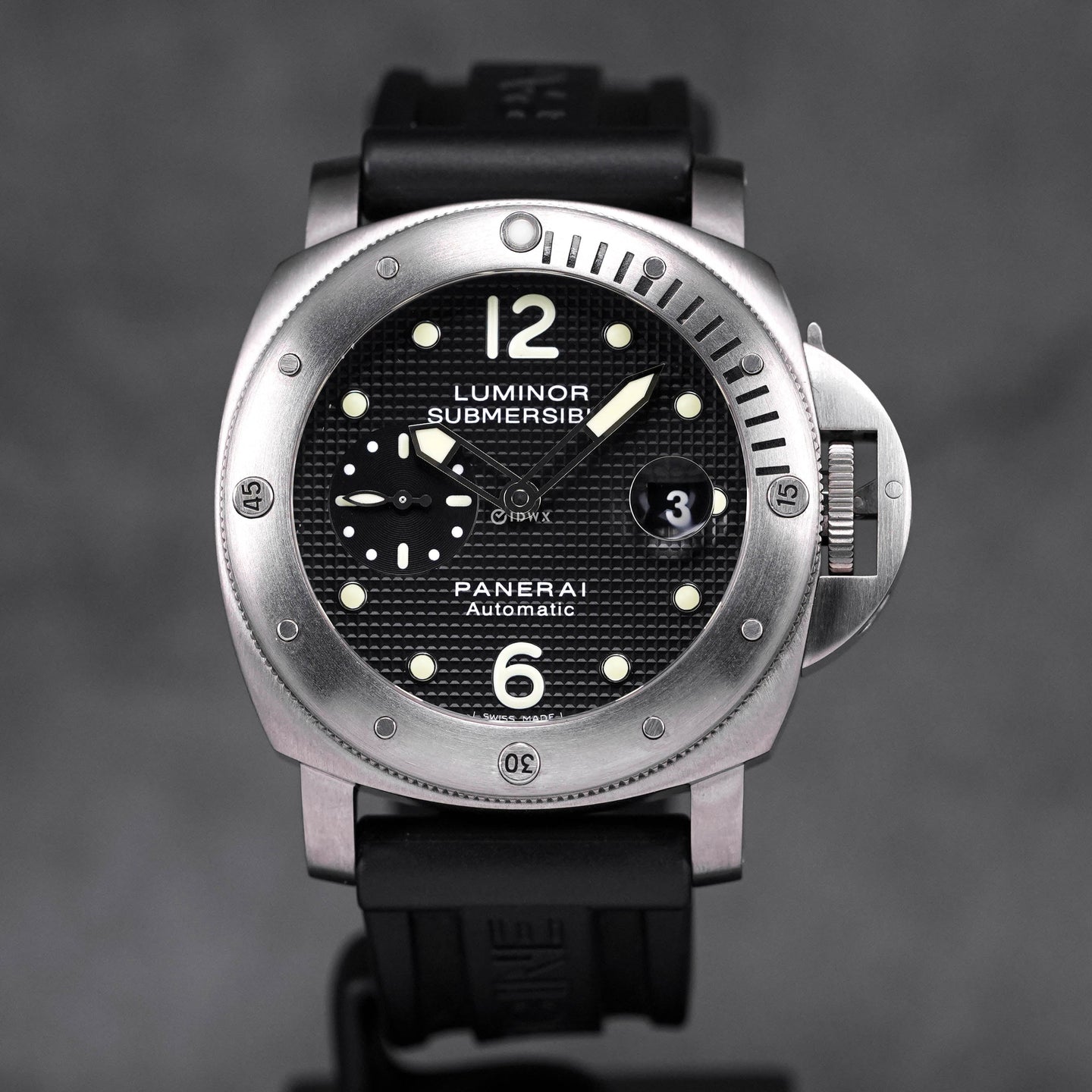 LUMINOR SUBMERSIBLE 44MM TITANIUM HOBNAIL DIAL PAM 025 (2012)