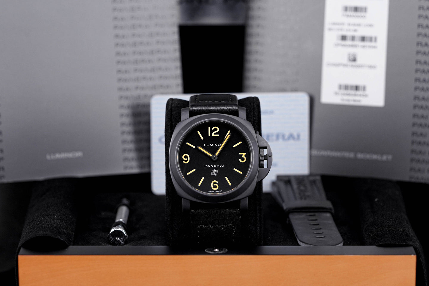 Panerai PAM 000 Base Logo