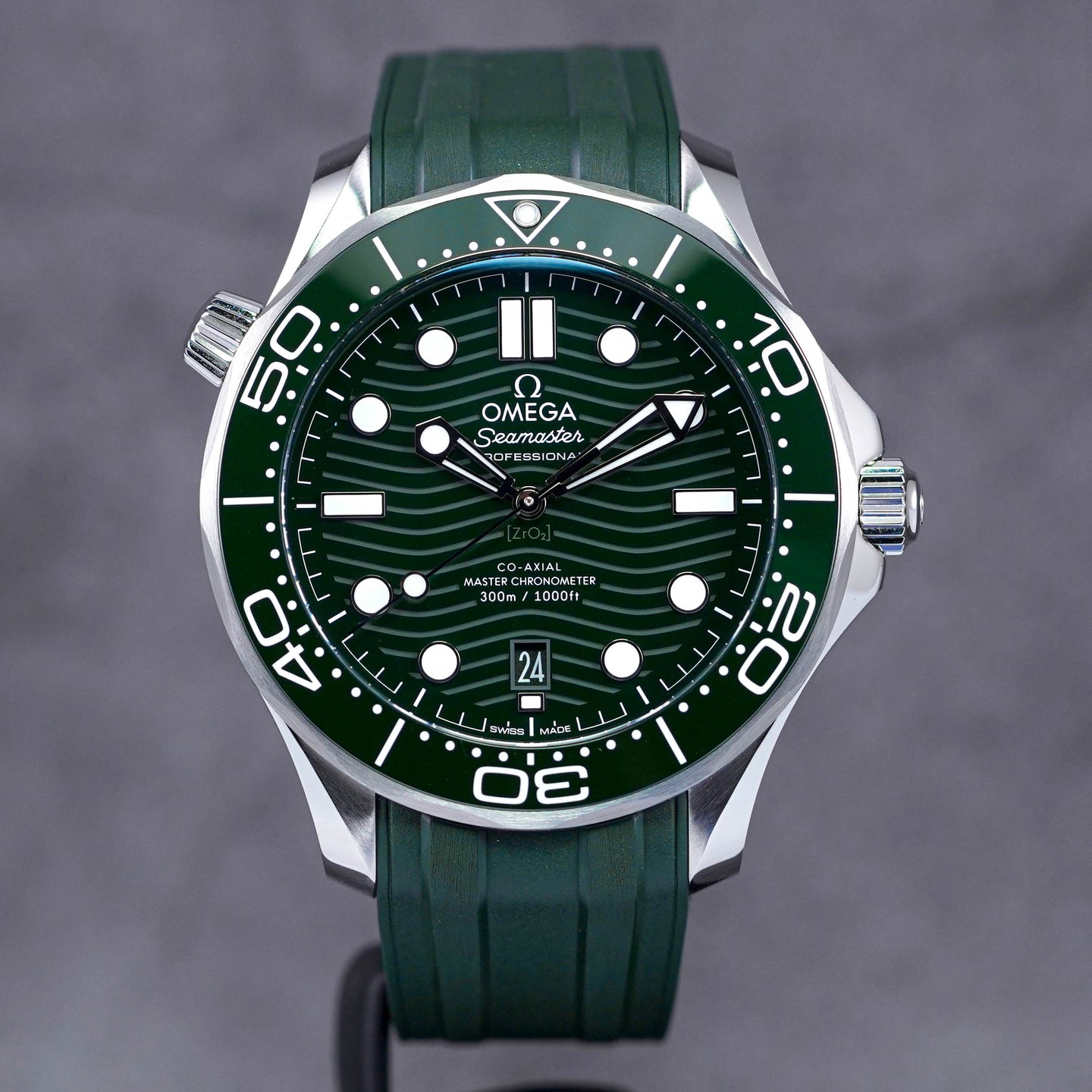 SEAMASTER DIVER 300 GREEN DIAL RUBBER STRAP (2023)