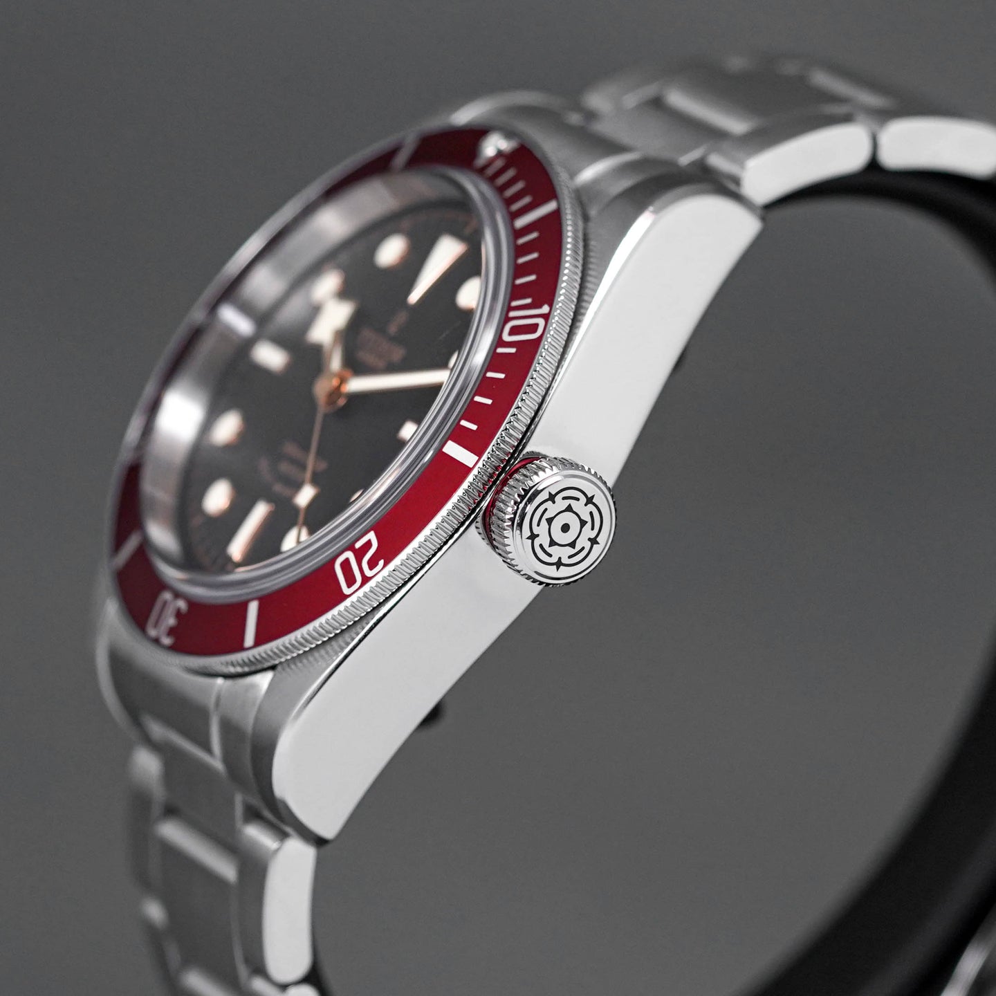 TUDOR HERITAGE BLACK BAY RED