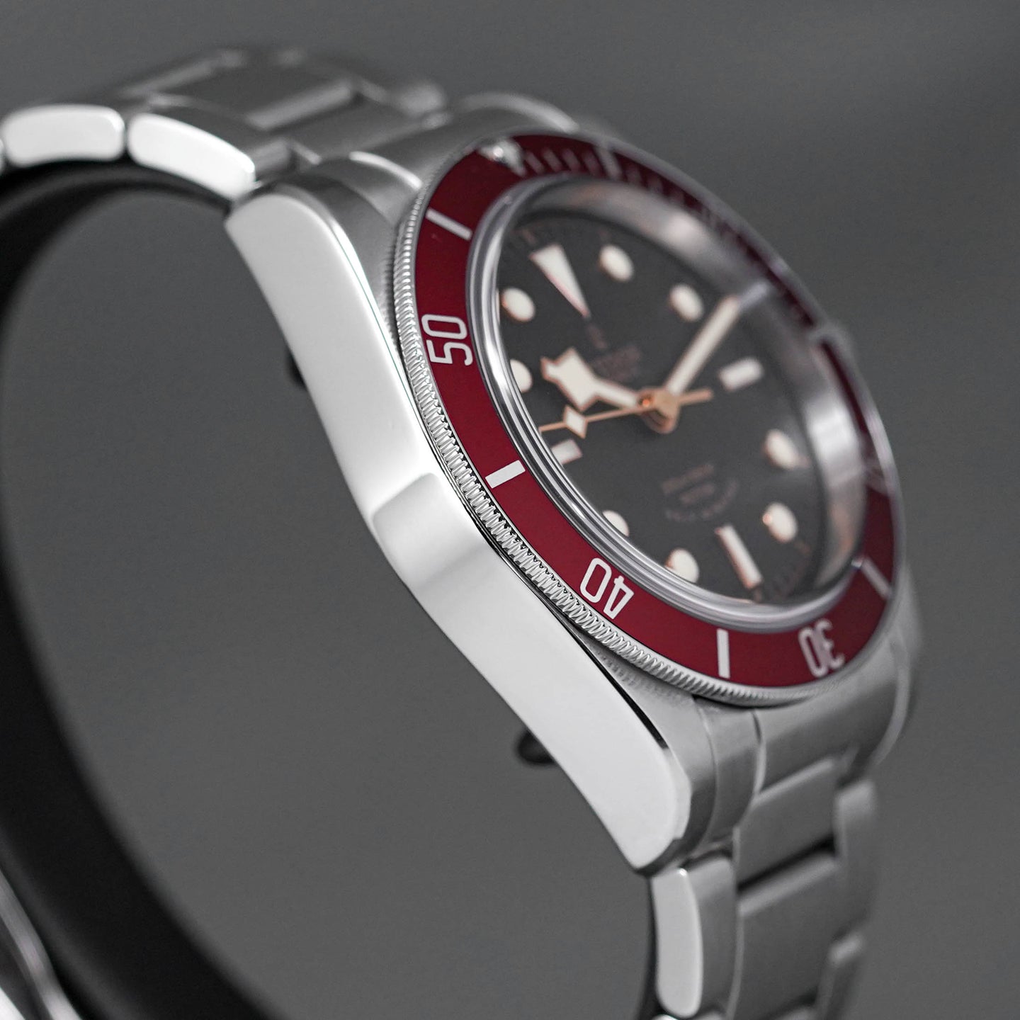 TUDOR HERITAGE BLACK BAY RED