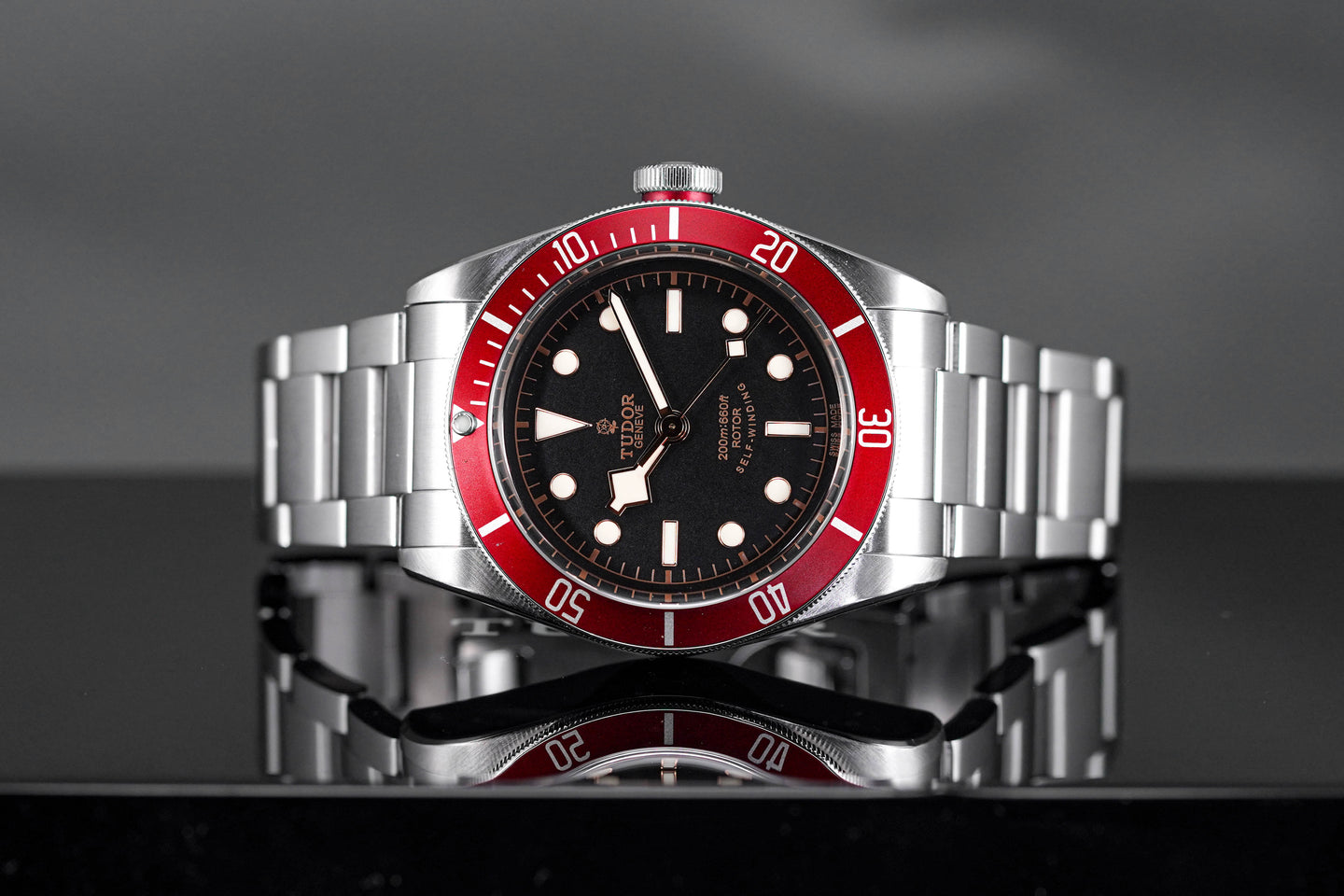 TUDOR HERITAGE BLACK BAY RED