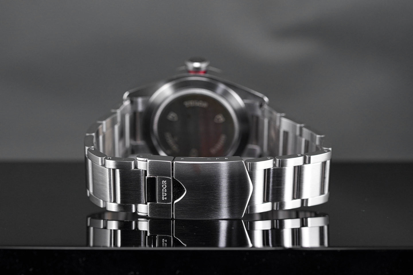 TUDOR HERITAGE BLACK BAY RED