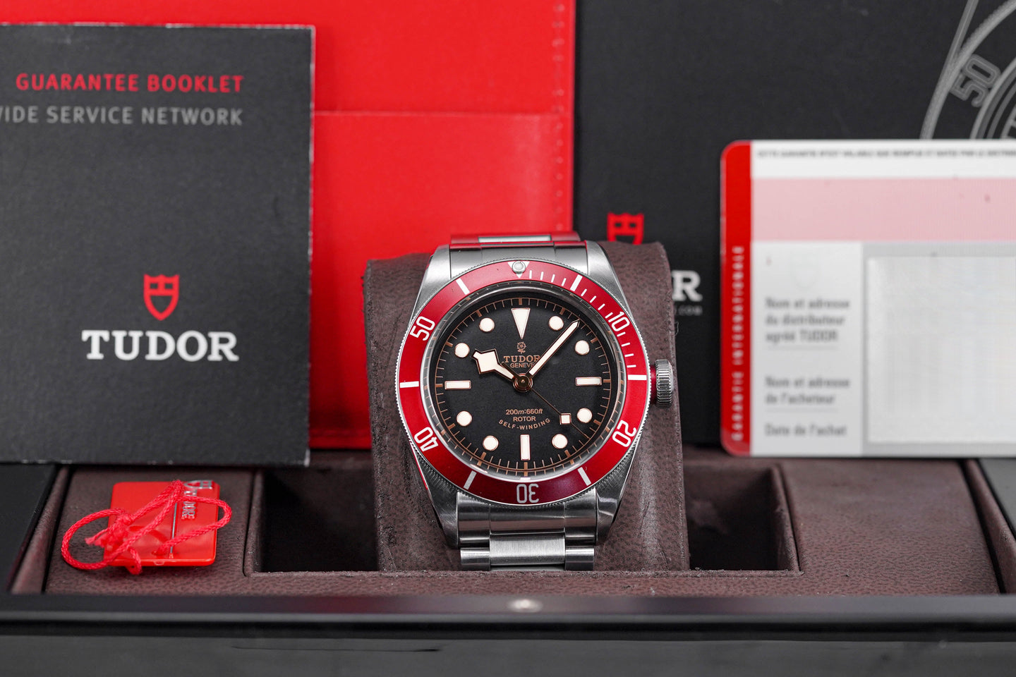 TUDOR HERITAGE BLACK BAY RED